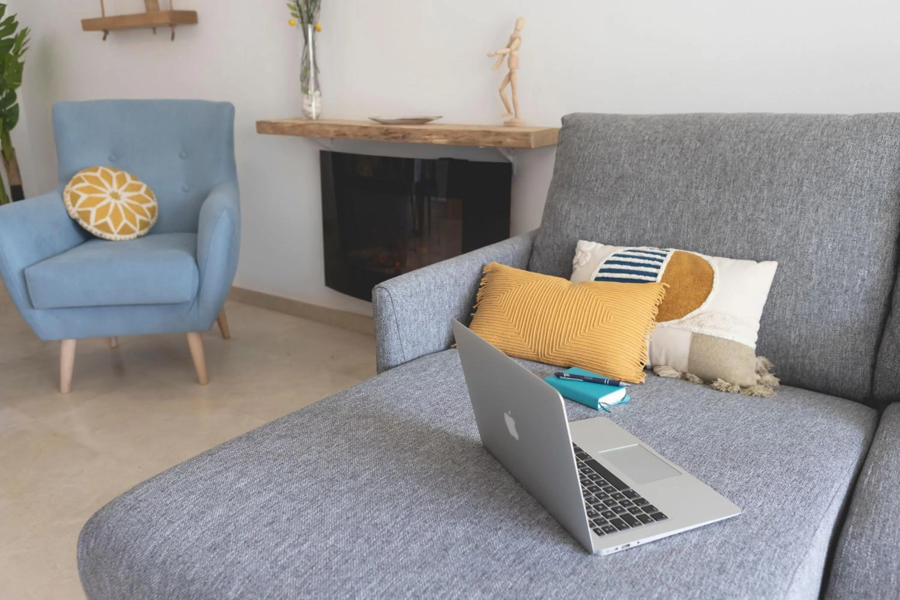 Living room in Bravissimo Plaça de la Independència, Morning Sun