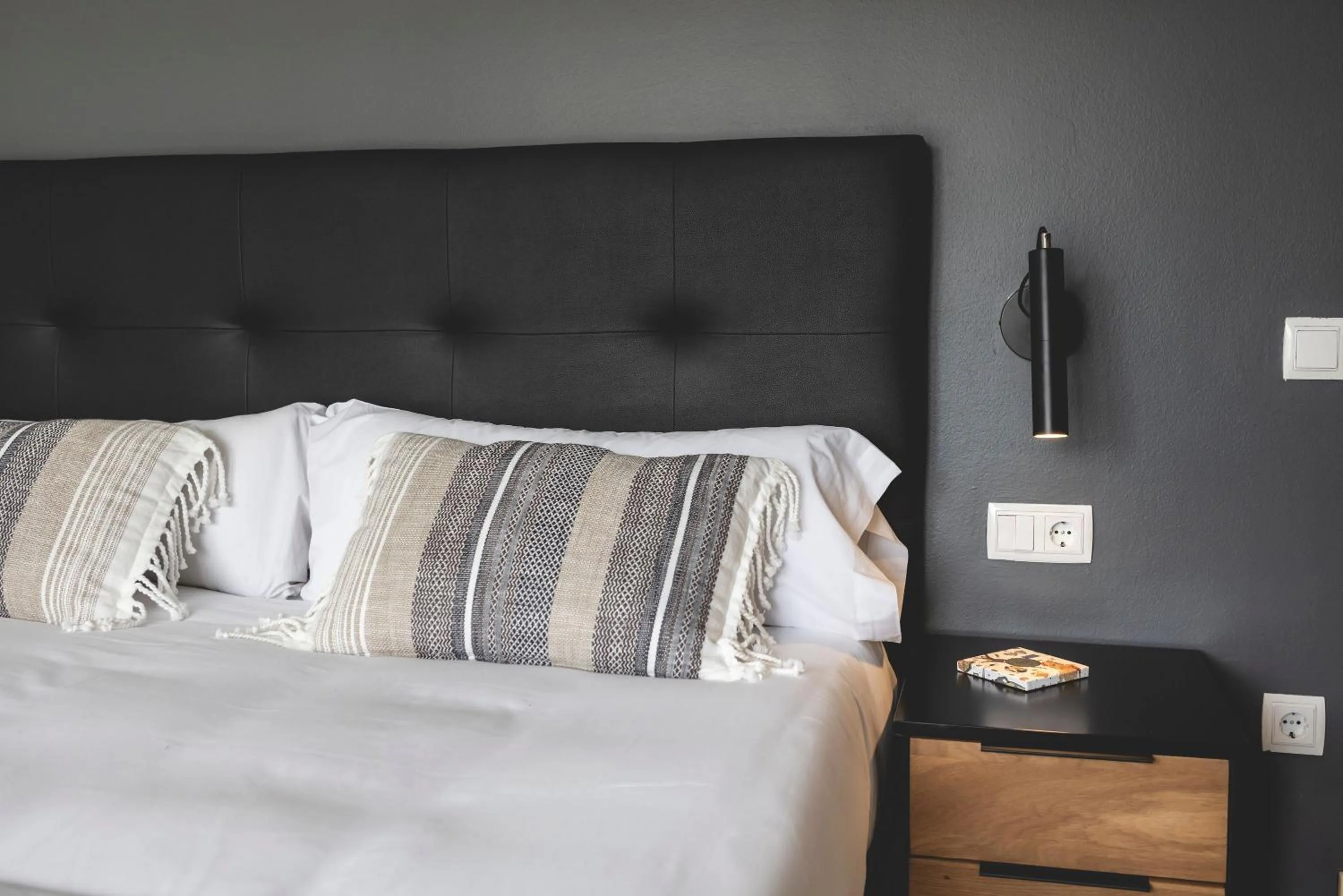 Bed in Bravissimo Plaça de la Independència, Morning Sun