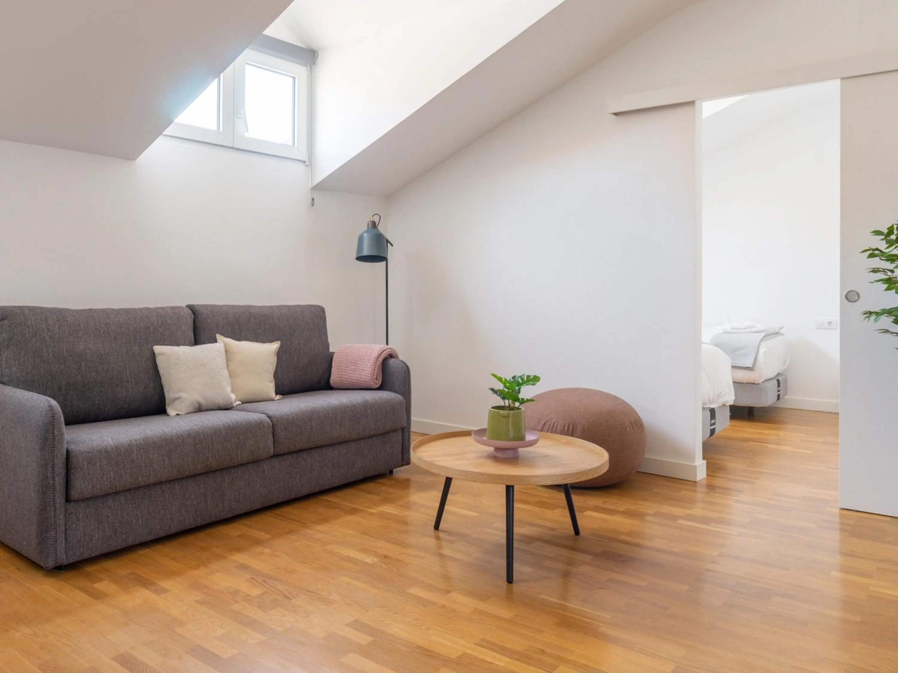 Living room in Limehome Madrid San Lorenzo