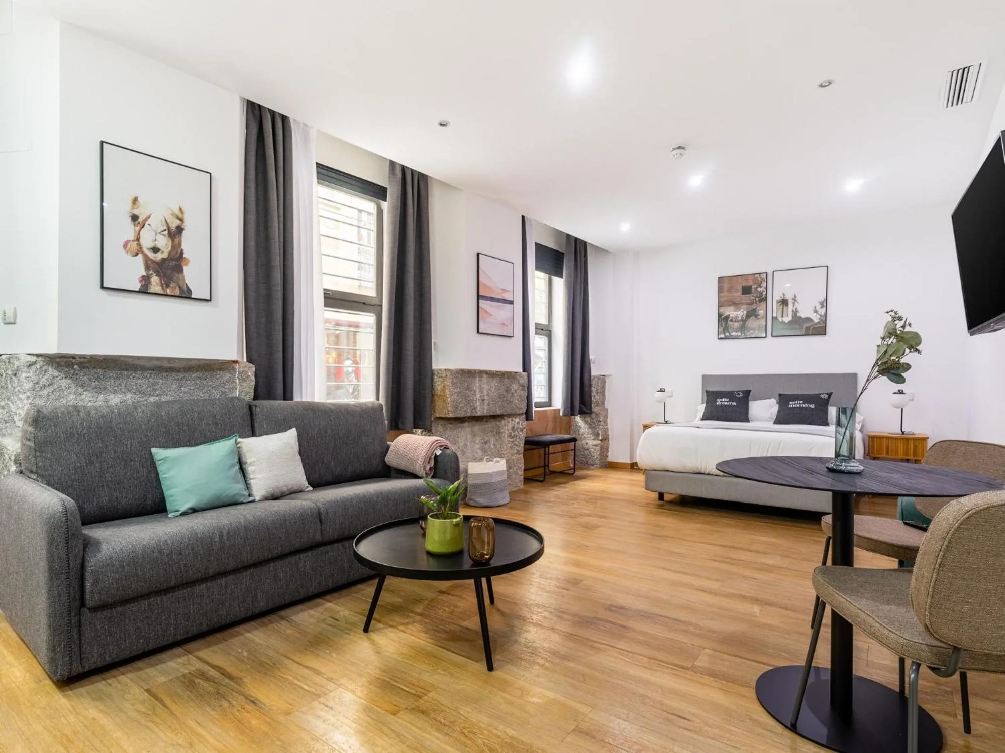 TV and multimedia, Bed in Limehome Madrid San Lorenzo