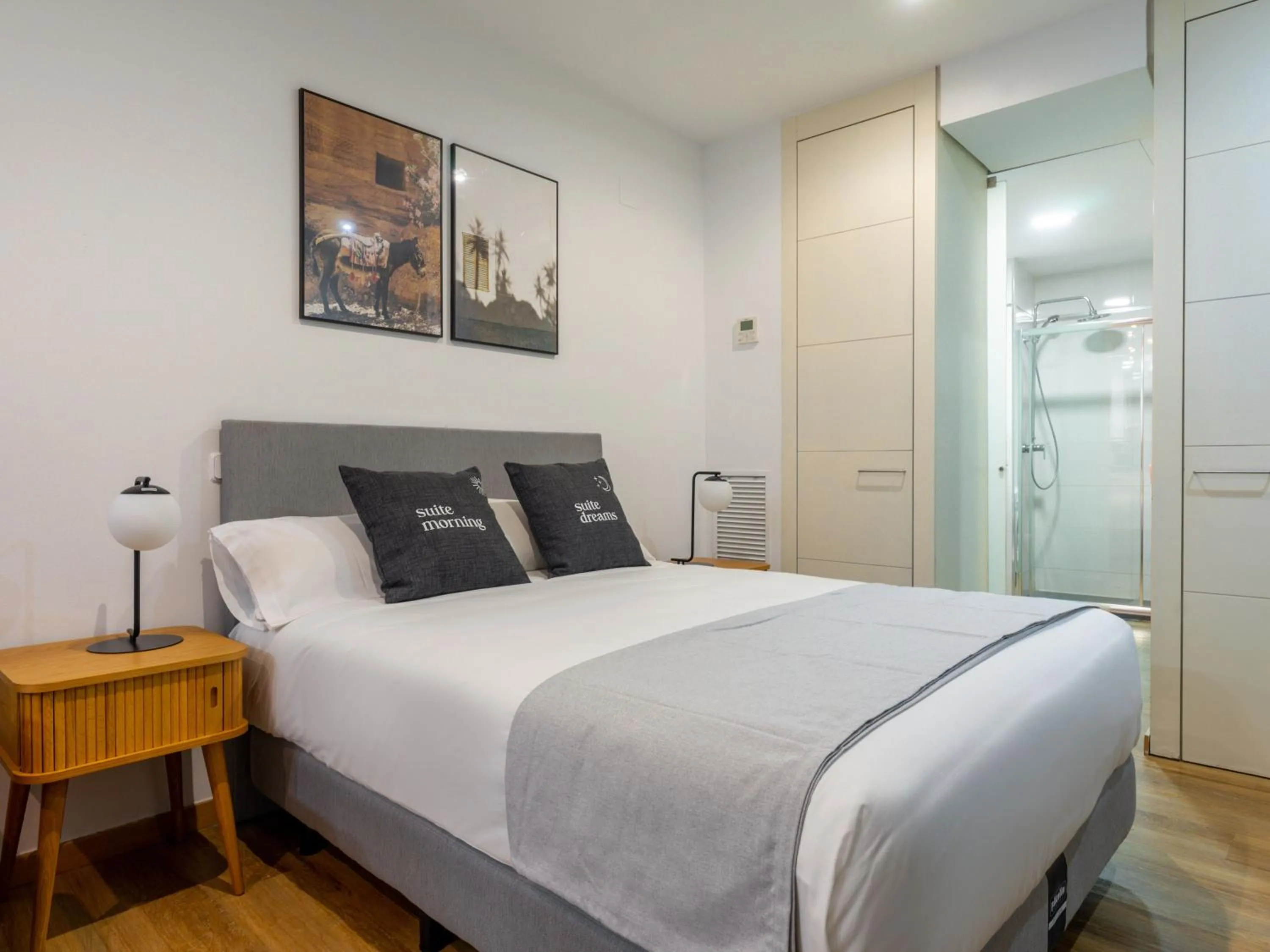 Bed in Limehome Madrid San Lorenzo