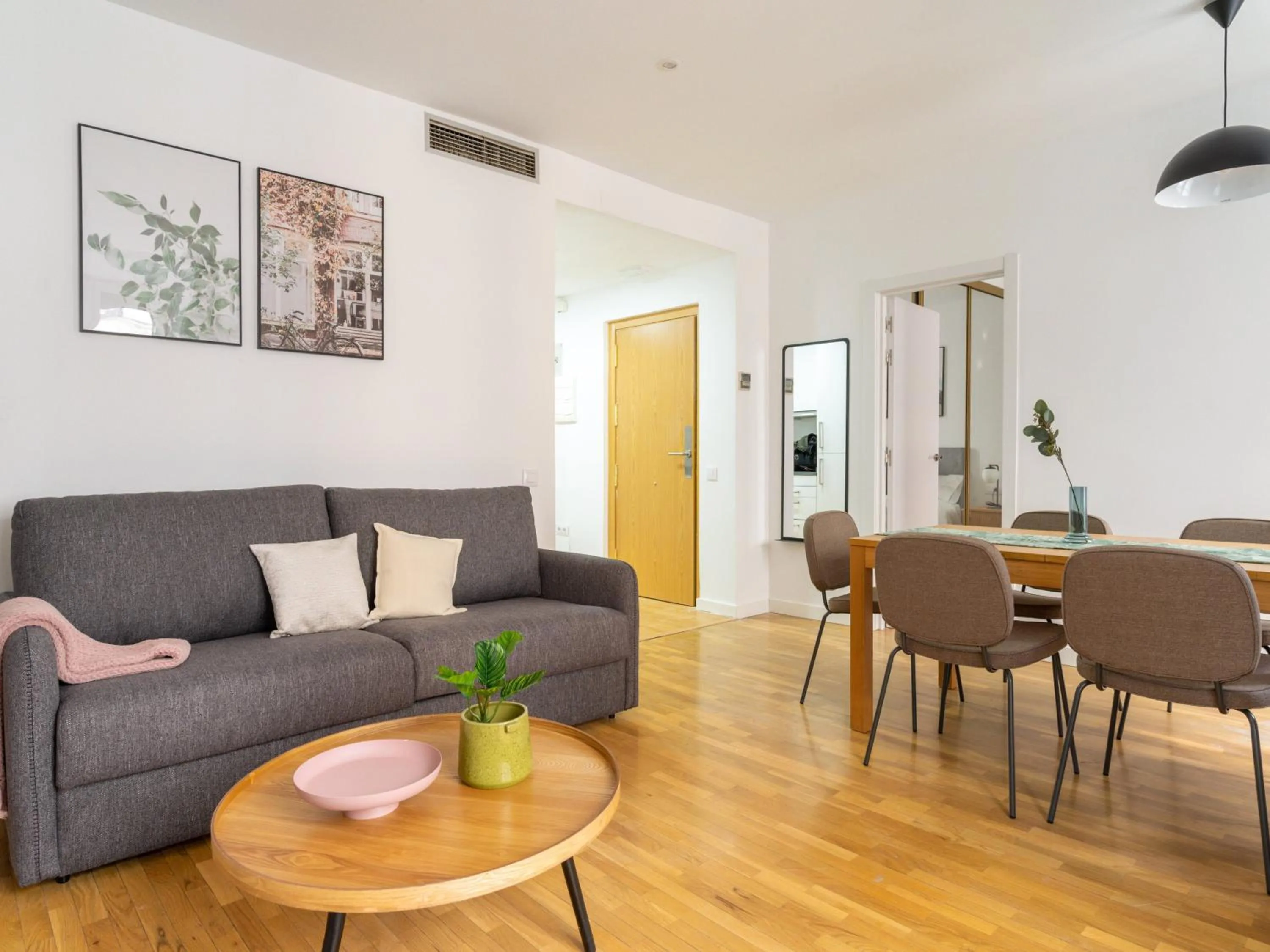 Living room in Limehome Madrid San Lorenzo