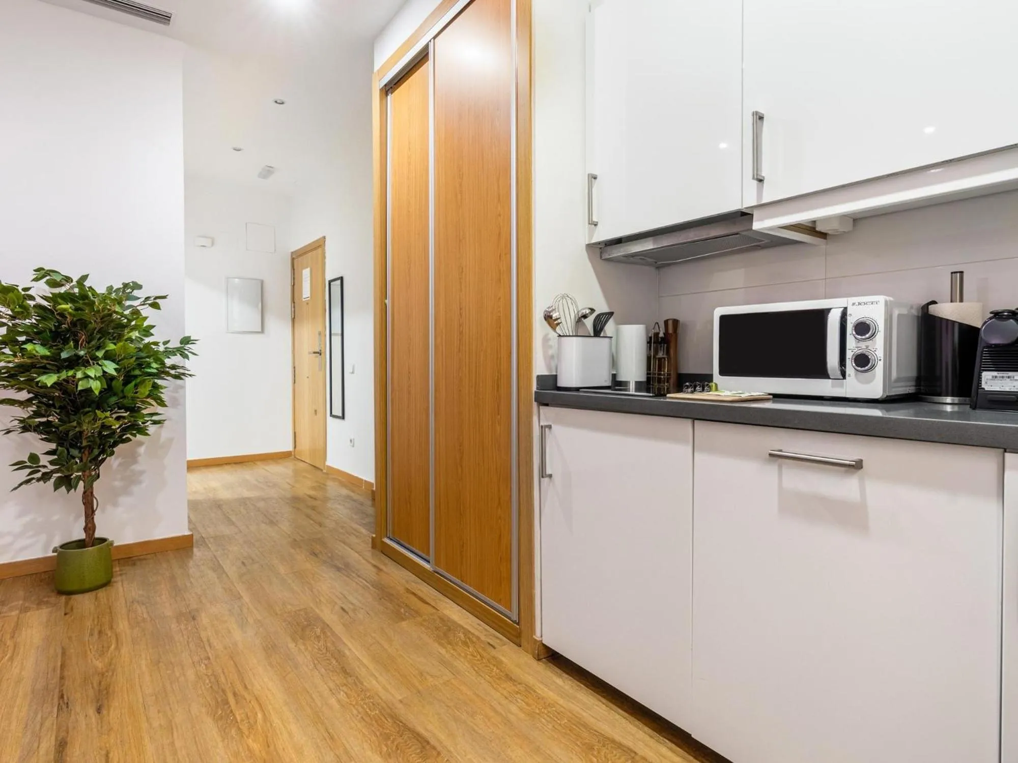 Coffee/tea facilities in Limehome Madrid San Lorenzo