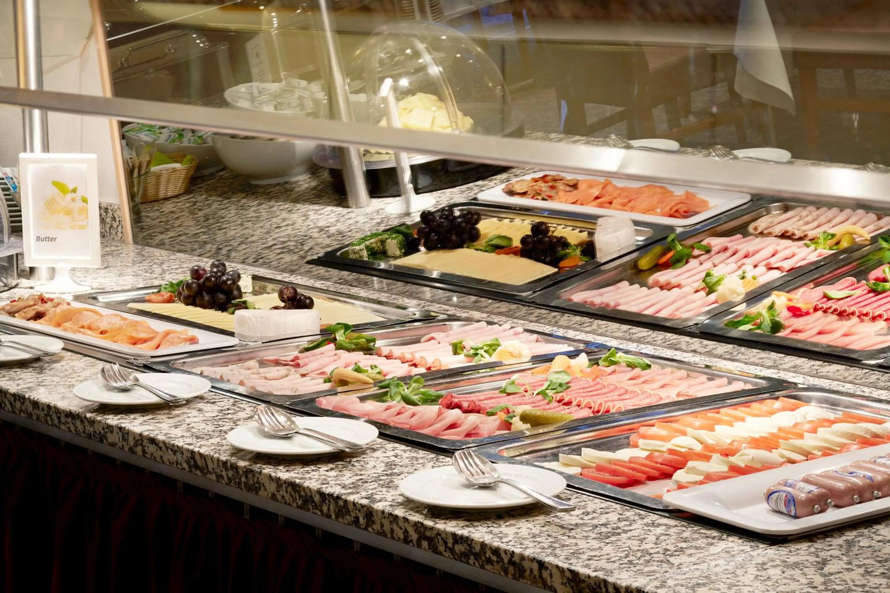 Buffet breakfast in Best Western Hotel Helmstedt am Lappwald