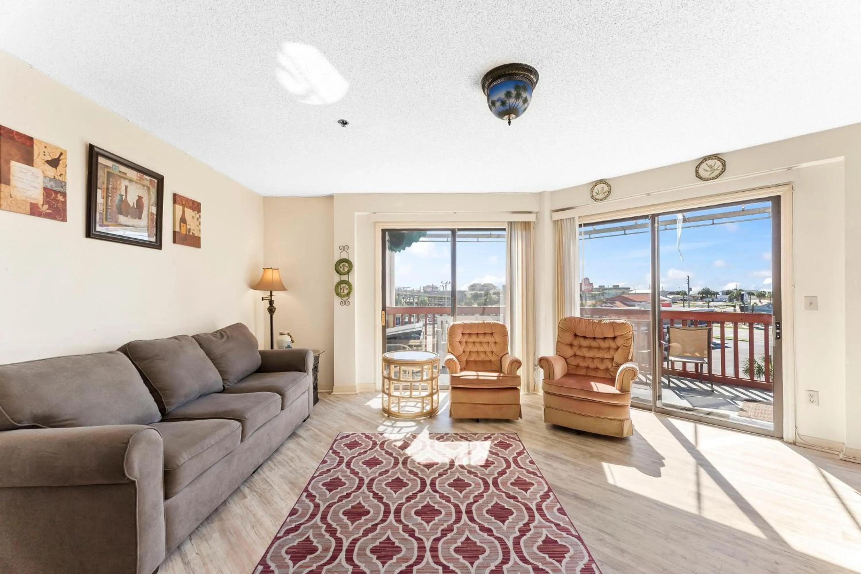 1302B St Thomas Square