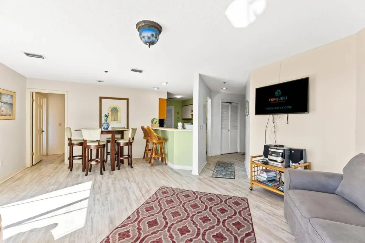 1302B St Thomas Square