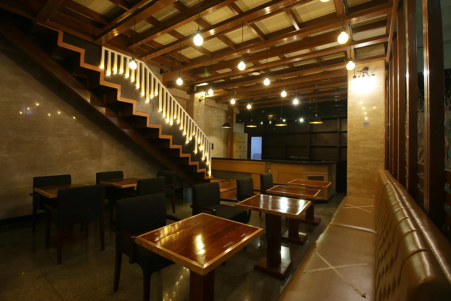 Restaurant/places to eat in Altona Hotel