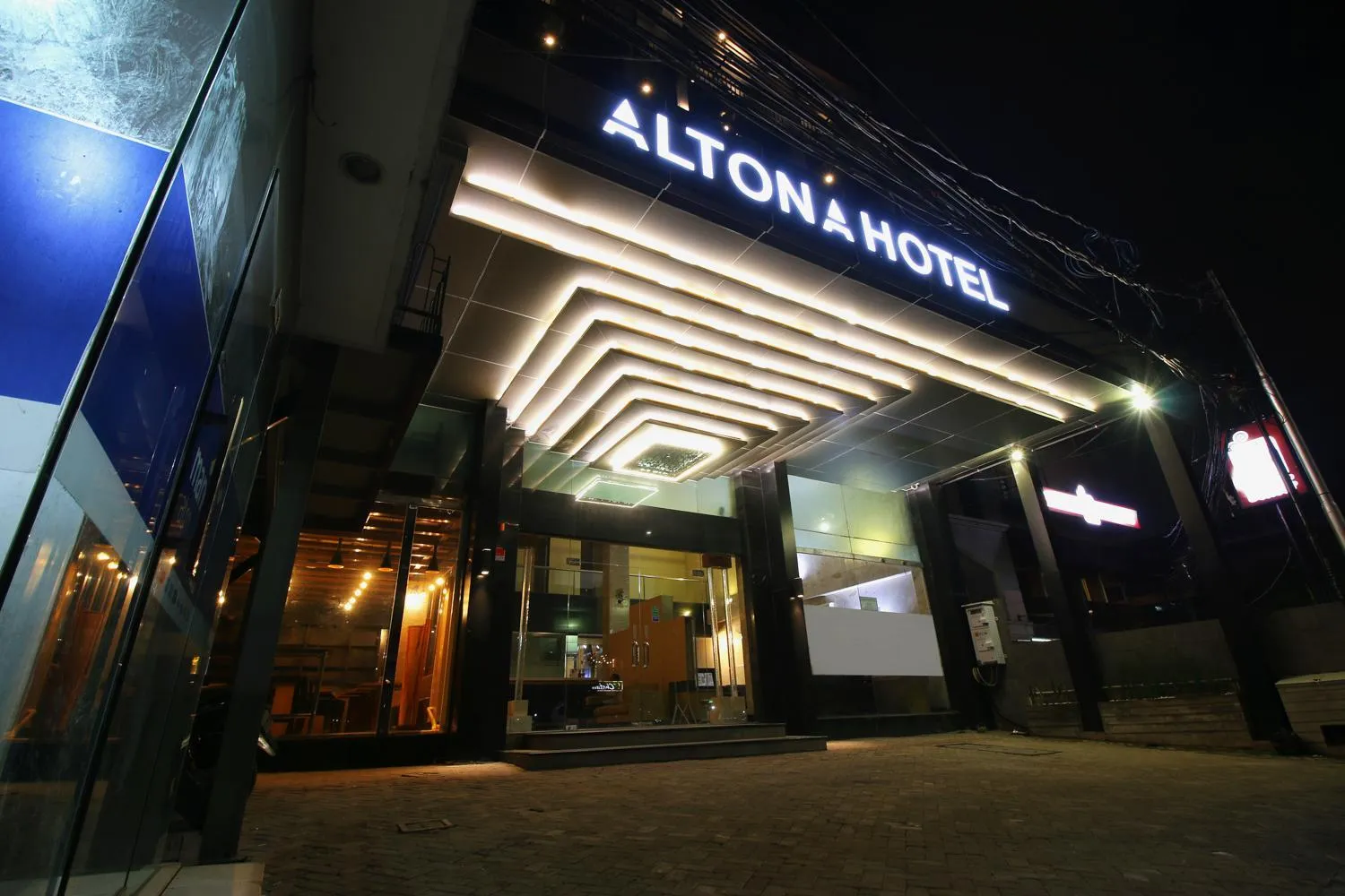 Facade/entrance in Altona Hotel