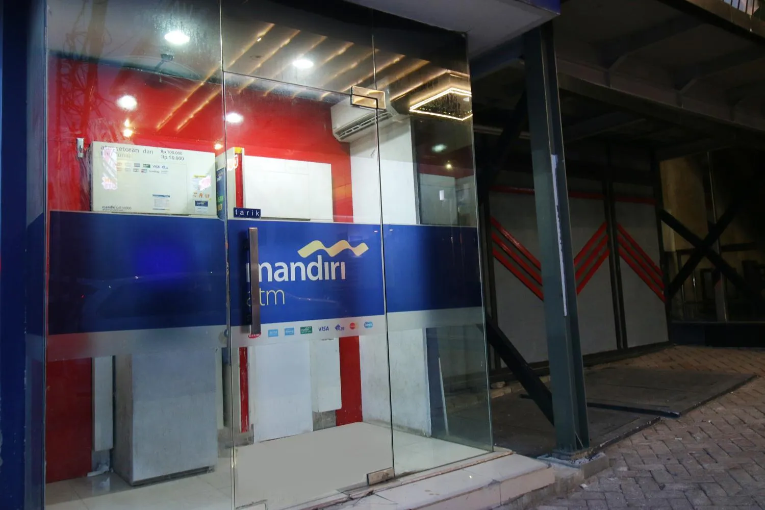 Area and facilities in Altona Hotel