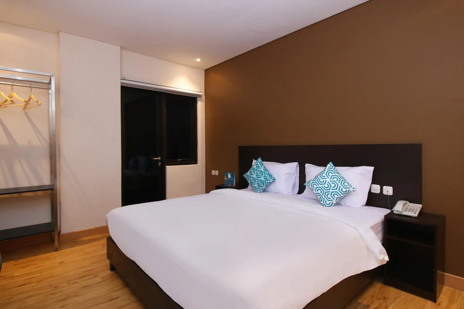 Bedroom, Bed in Altona Hotel