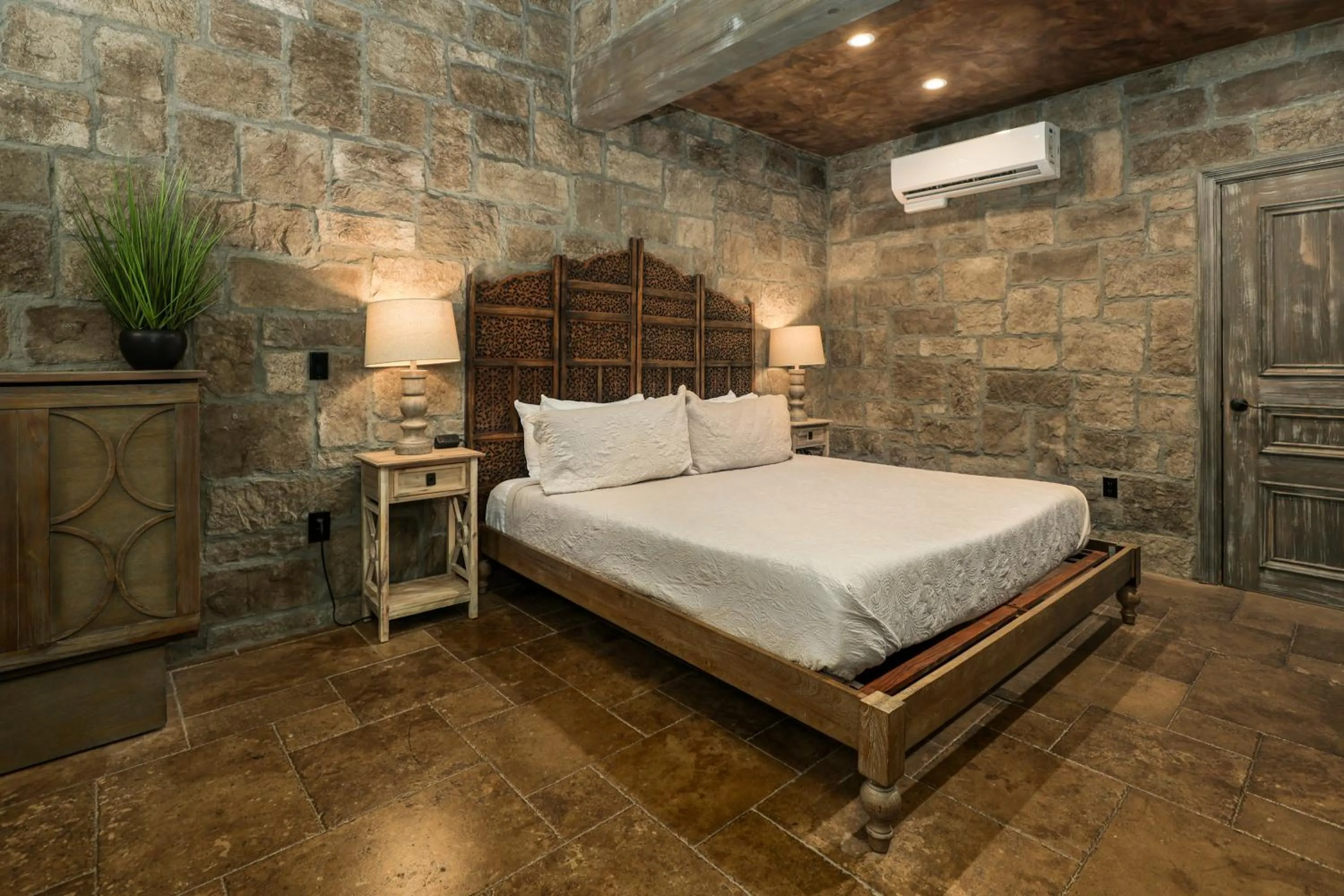 Bed in The Inn at Zaca Creek