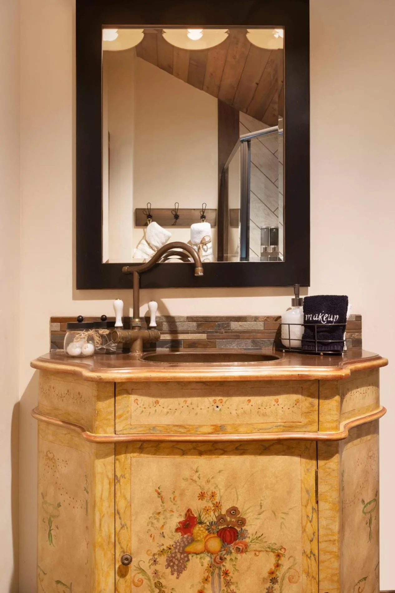 Bathroom in River Rock Inn B&B