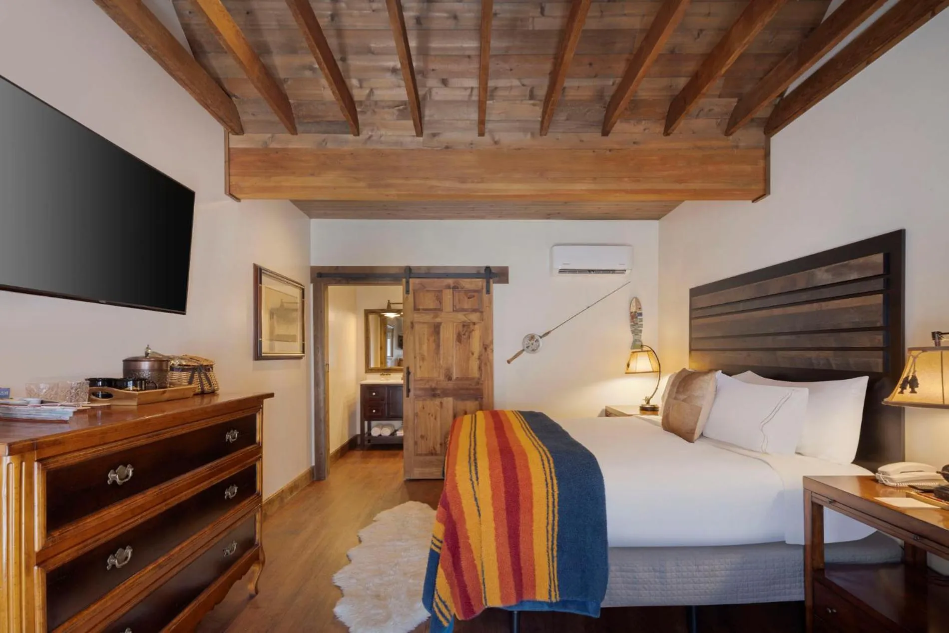 Photo of the whole room, Bed in River Rock Inn B&B