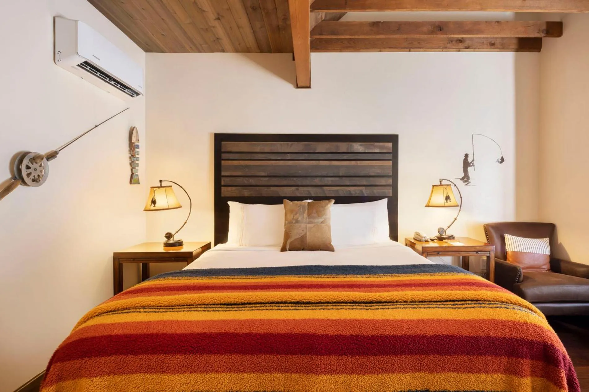 Photo of the whole room, Bed in River Rock Inn B&B