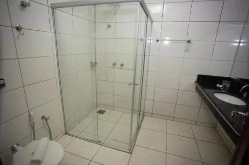 Shower in Havana Express
