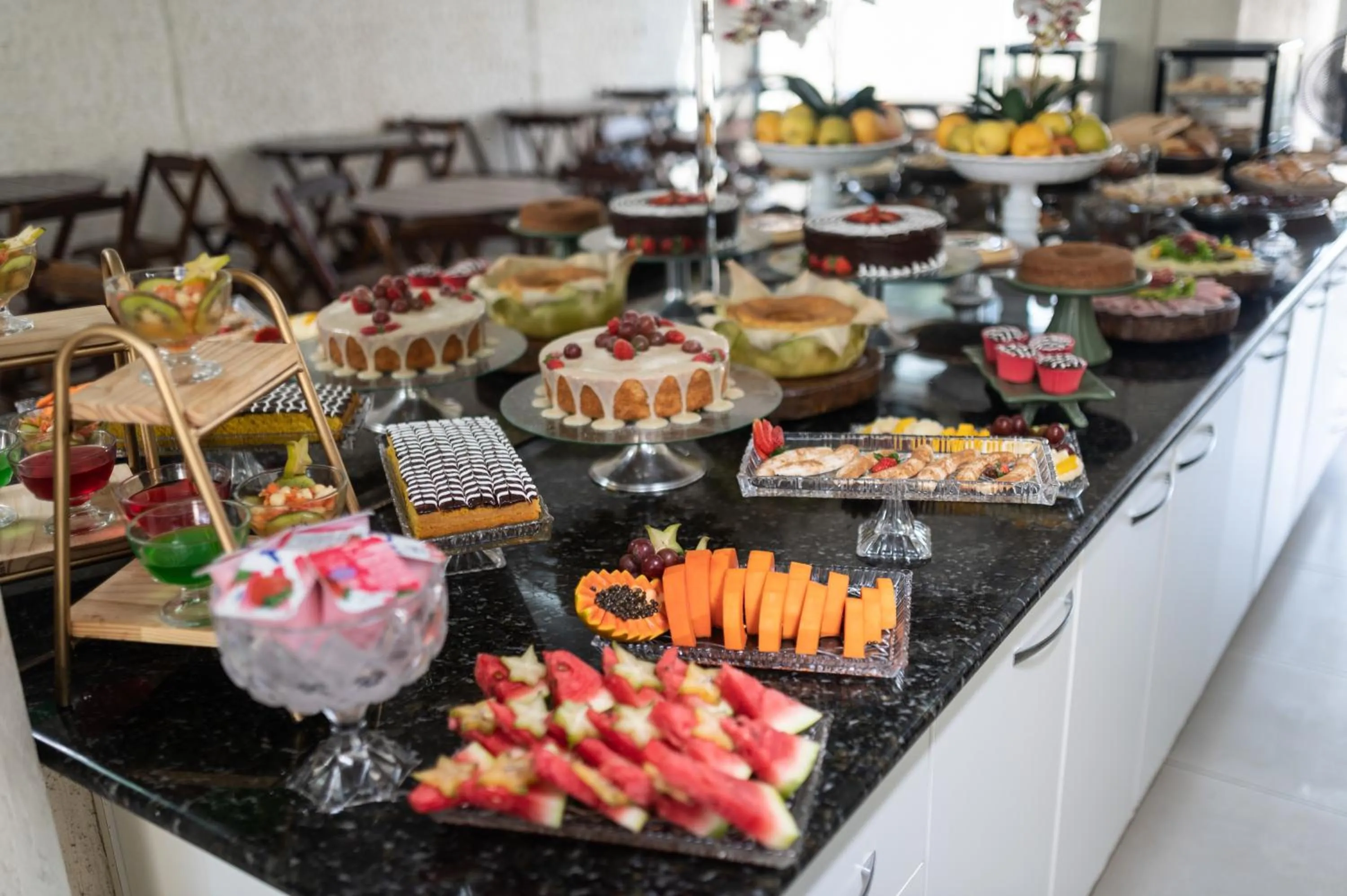 Buffet breakfast in Havana Express