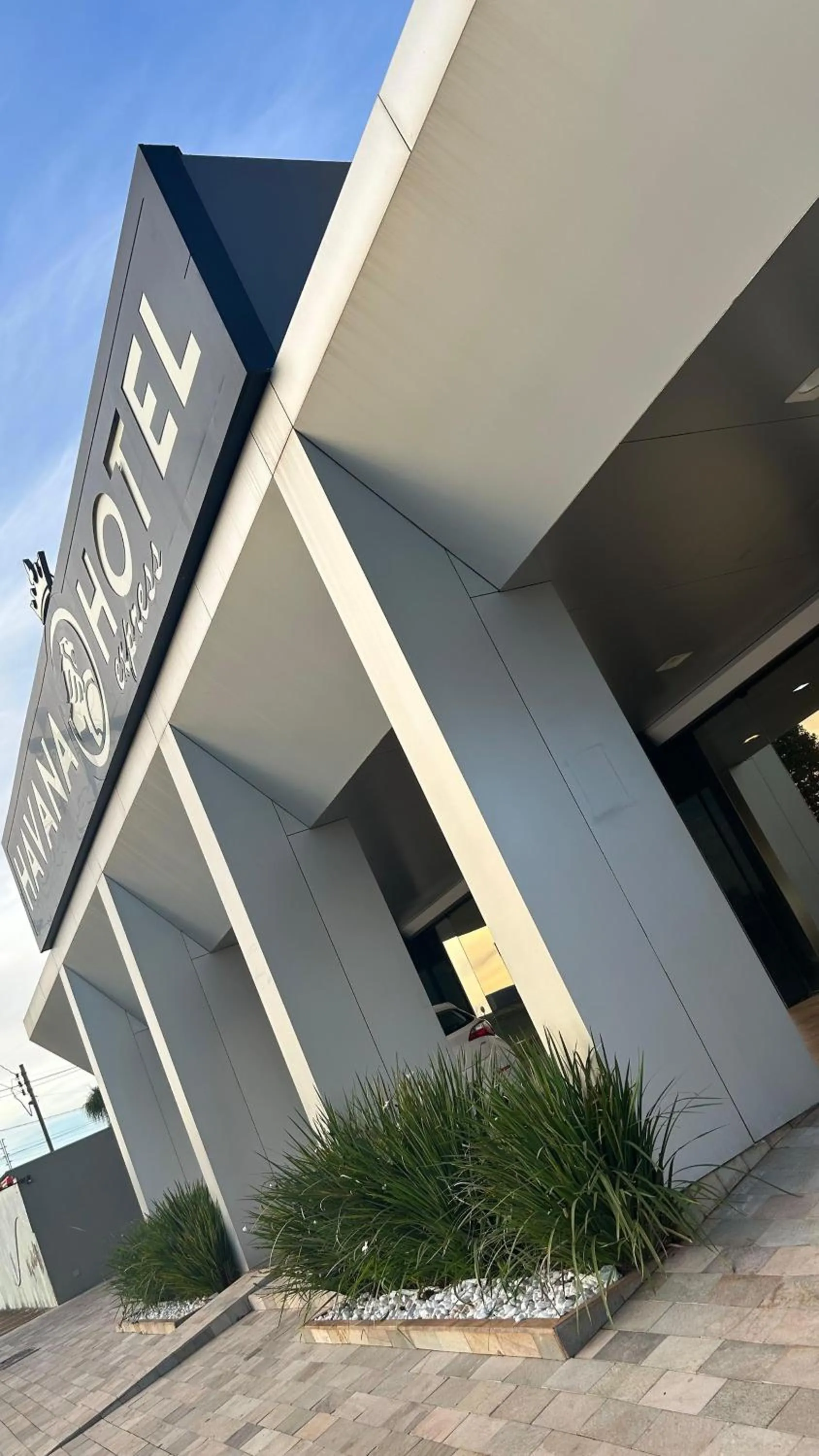 Facade/entrance in Havana Express