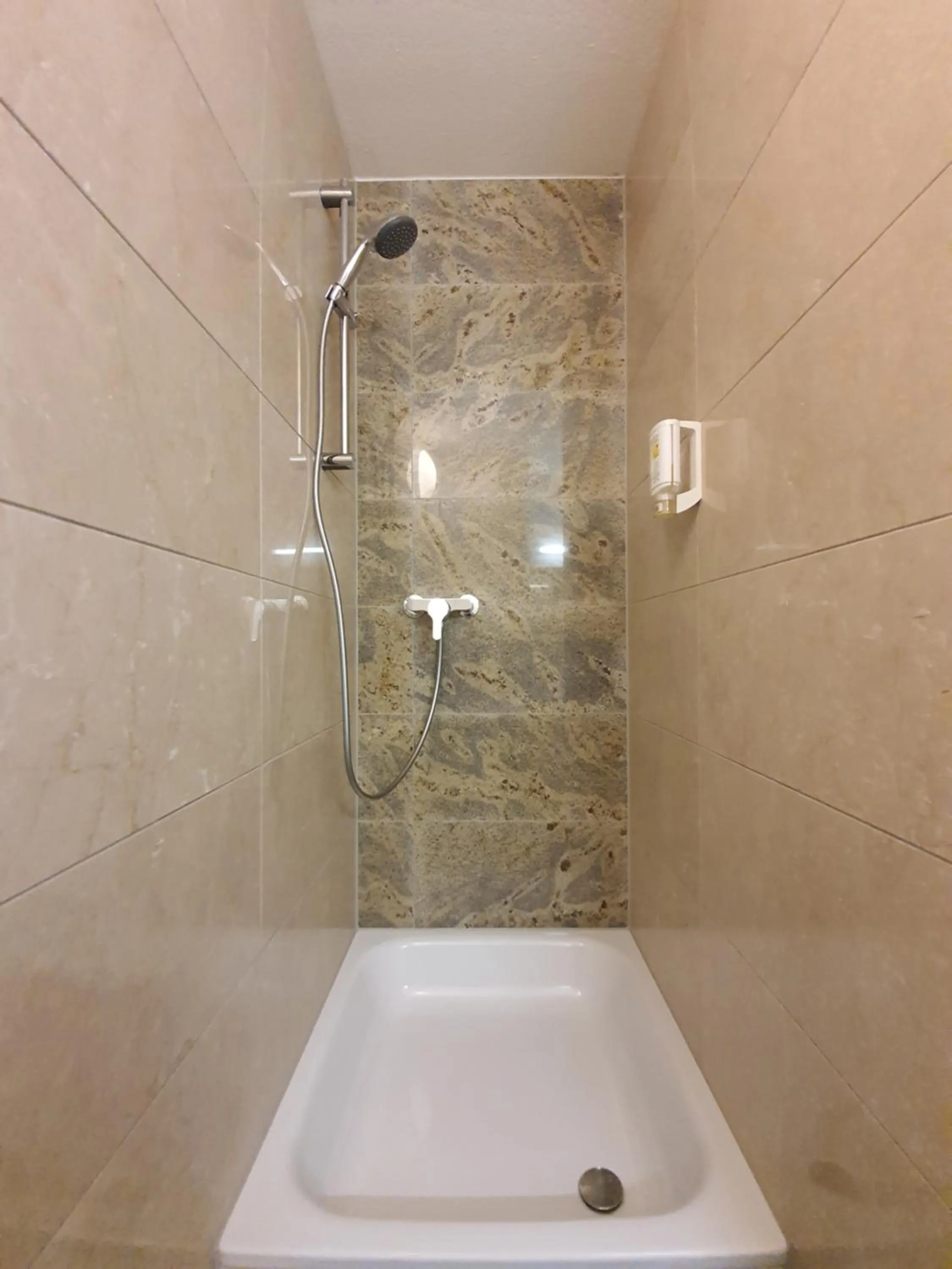 Shower in Apart Hotel Ferdinand Berlin