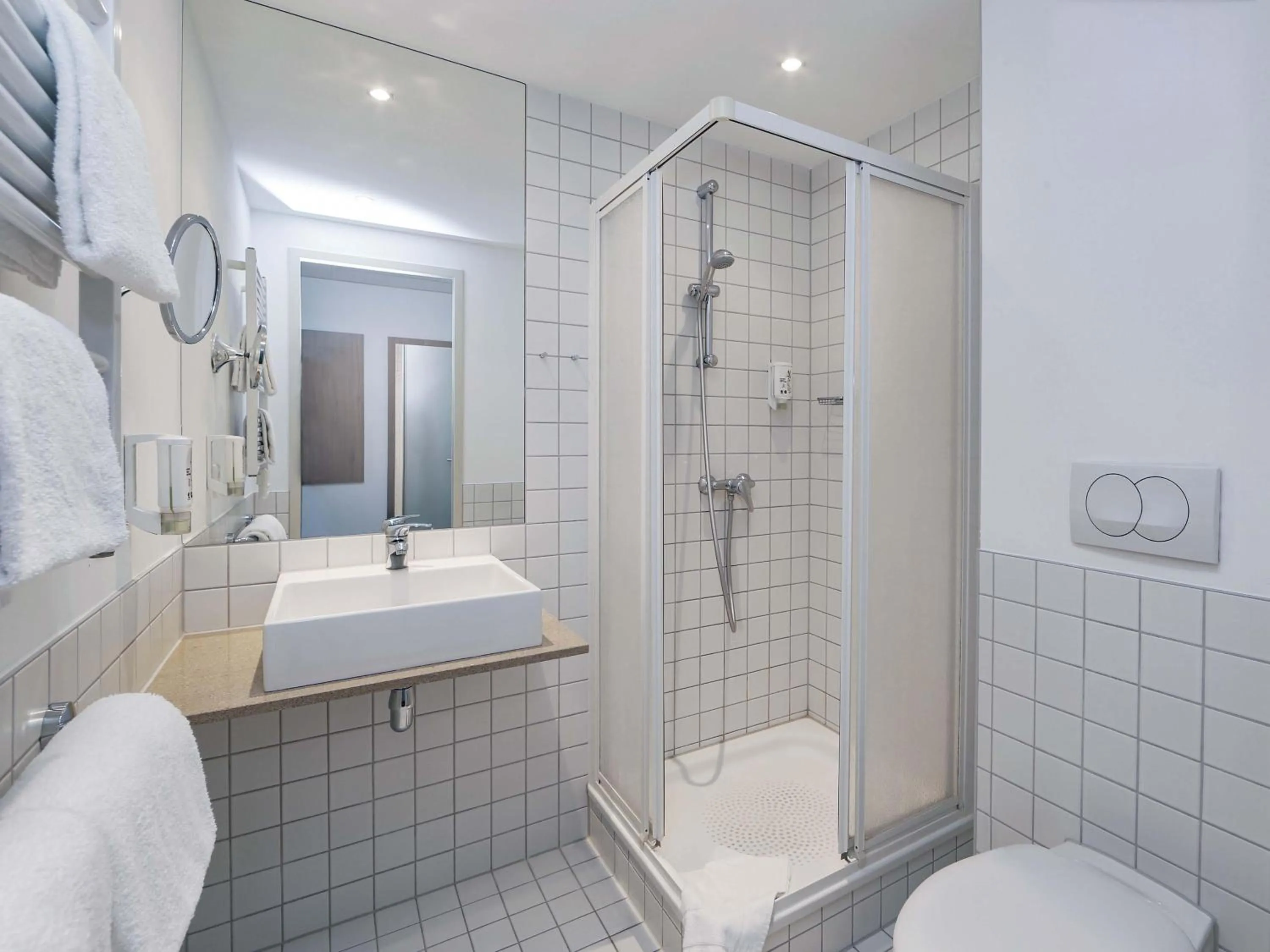 Shower in B&B Hotel Berlin City-Ost