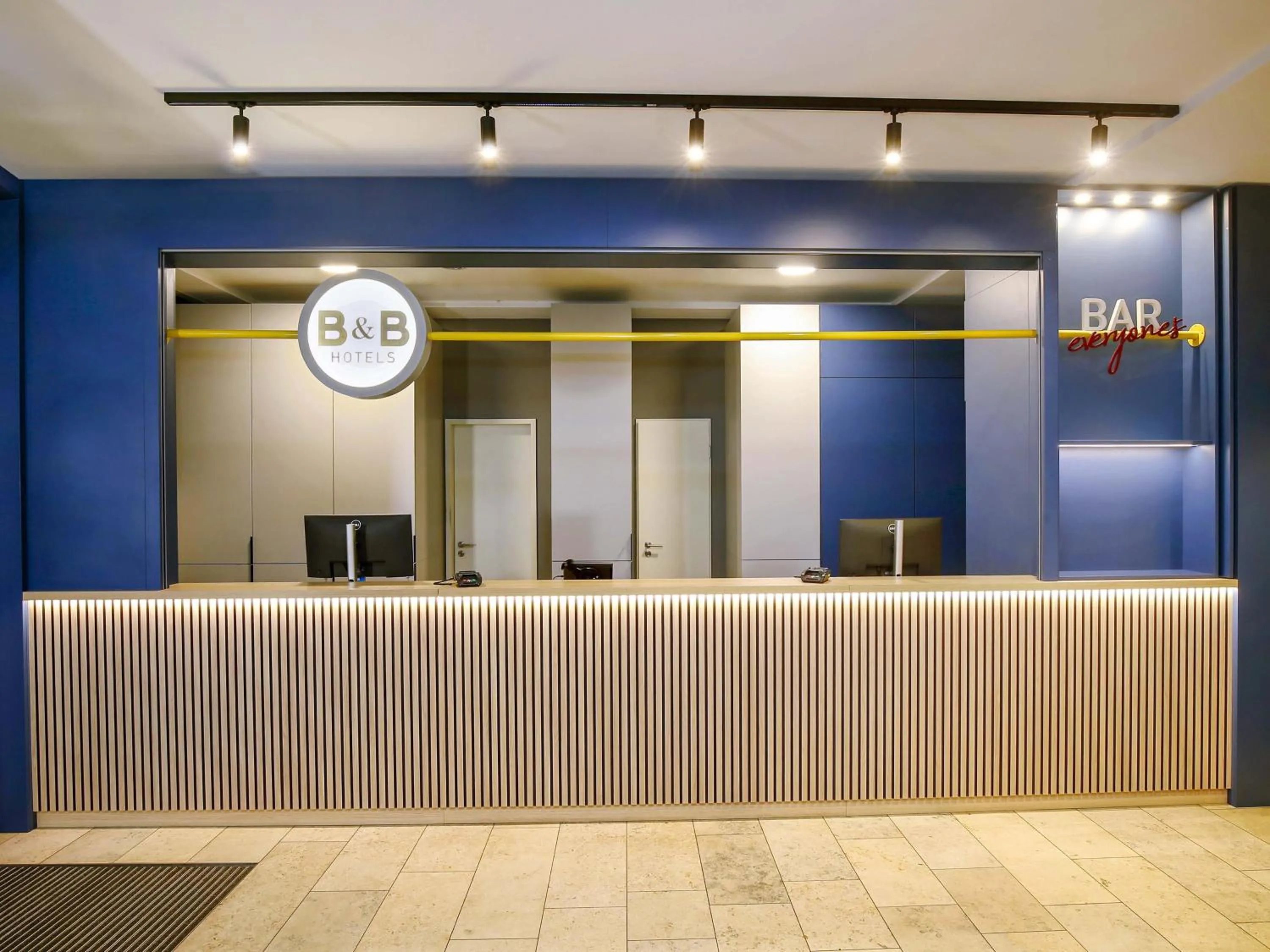 Lobby or reception in B&B Hotel Berlin City-Ost