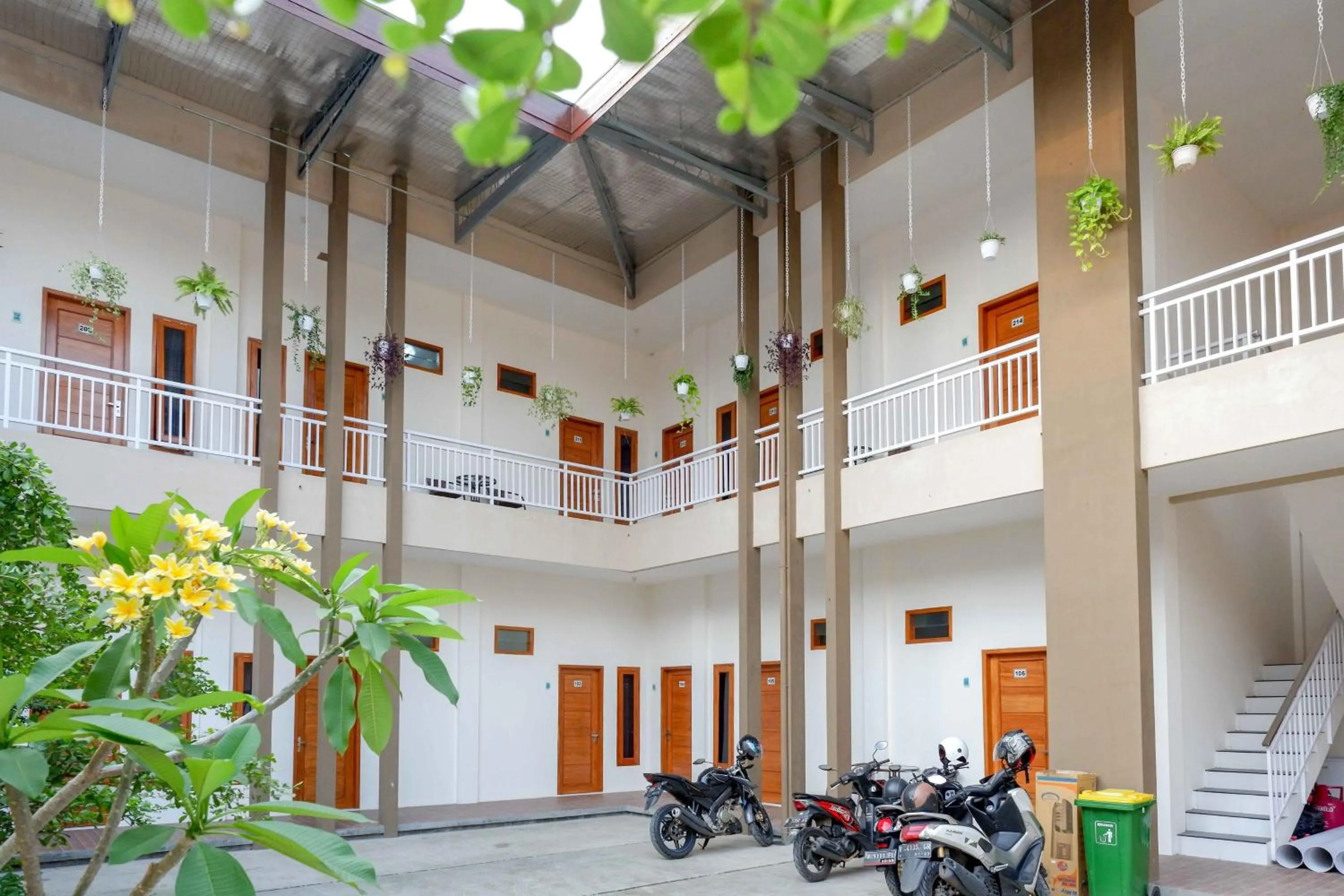 Facade/entrance in RedDoorz near Universitas Muhammadiyah Purwokerto