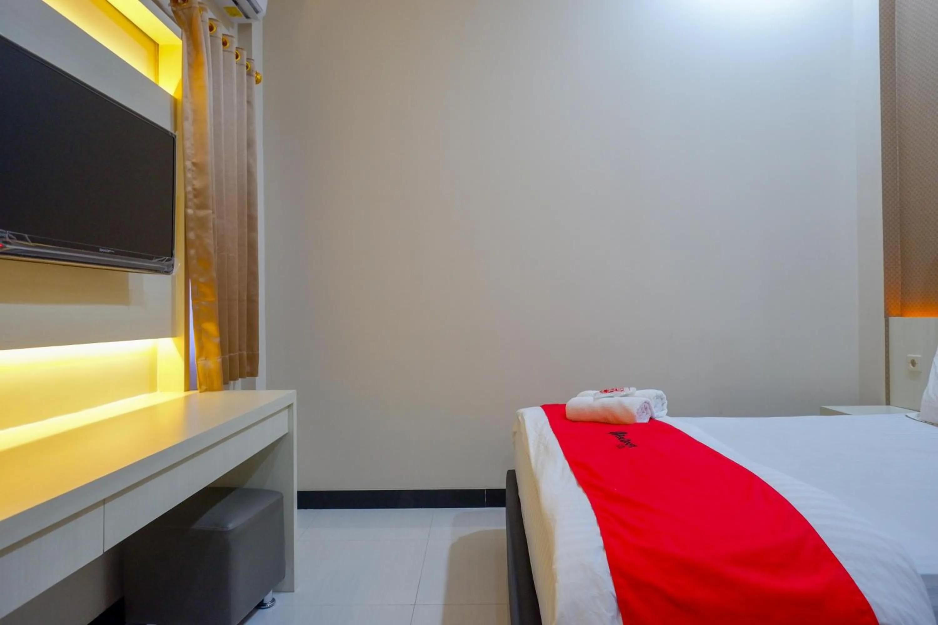 Bedroom, Bed in RedDoorz near Universitas Muhammadiyah Purwokerto