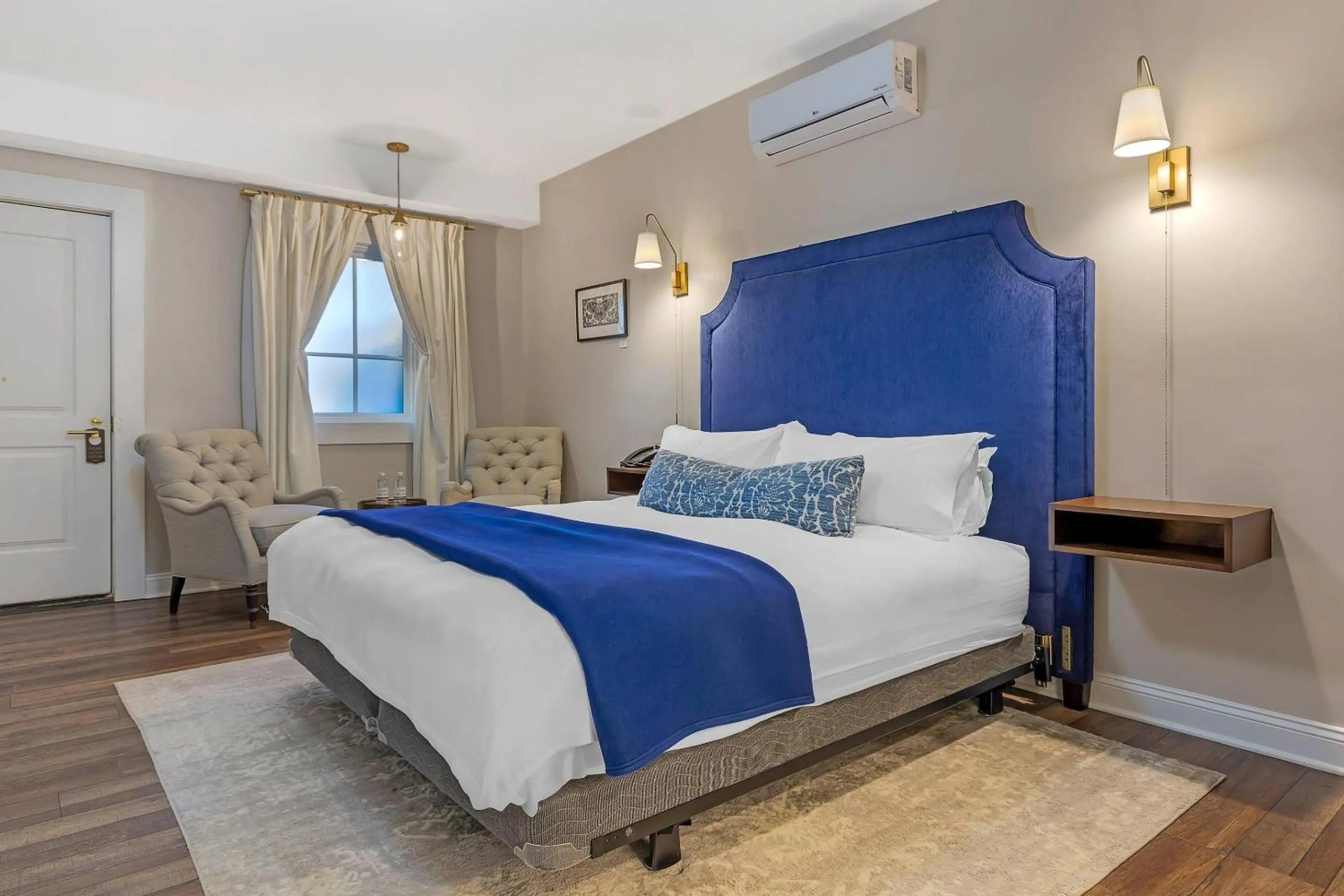 Bedroom, Bed in The Colonial Inn, an Ascend Collection Hotel