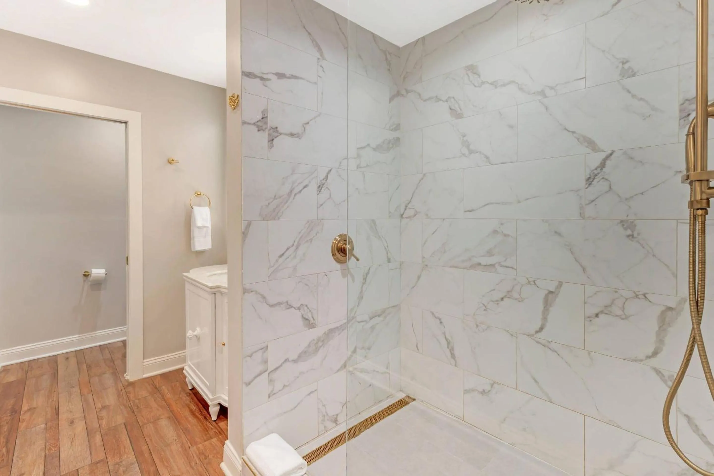 Bedroom in The Colonial Inn, an Ascend Collection Hotel