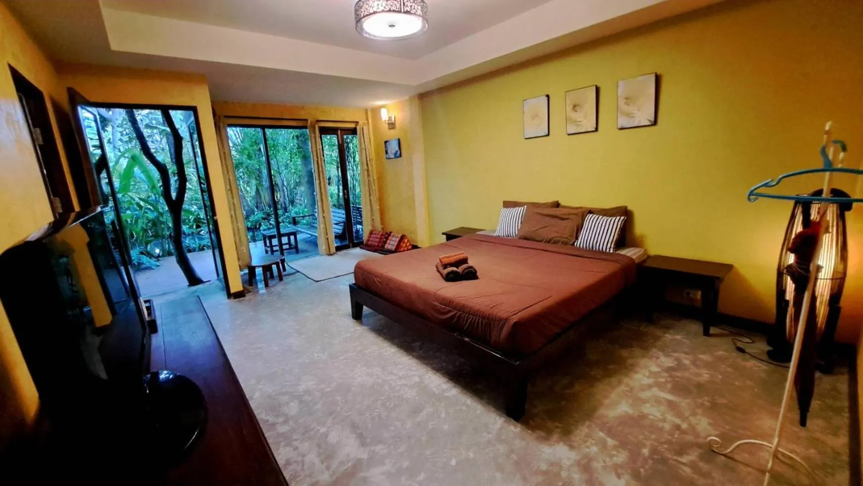 Bed in River CoCo @ Amphawa