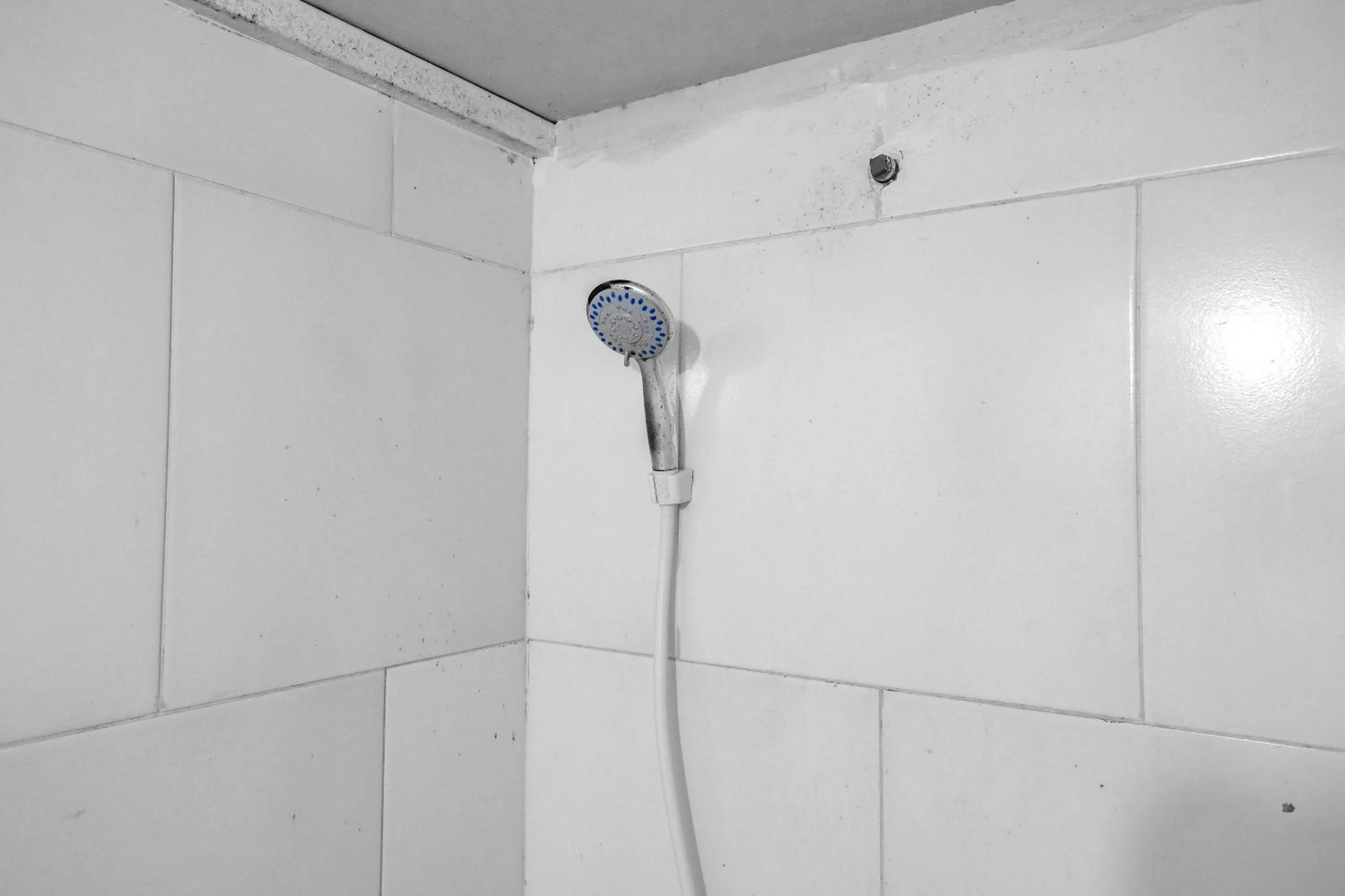 Bathroom in Cendrawasih Residence Mitra RedDoorz