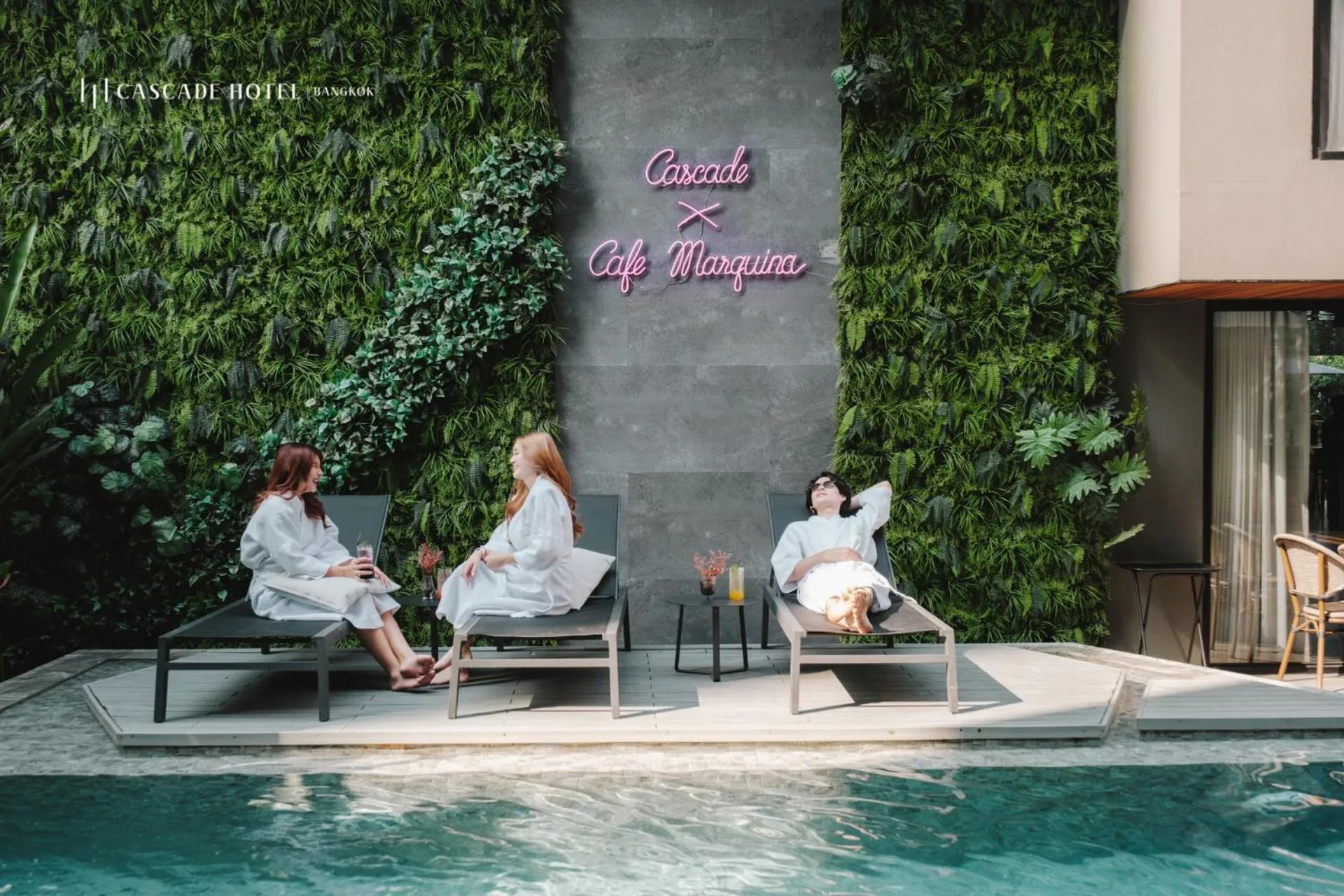 Swimming pool in Cascade Hotel Bangkok