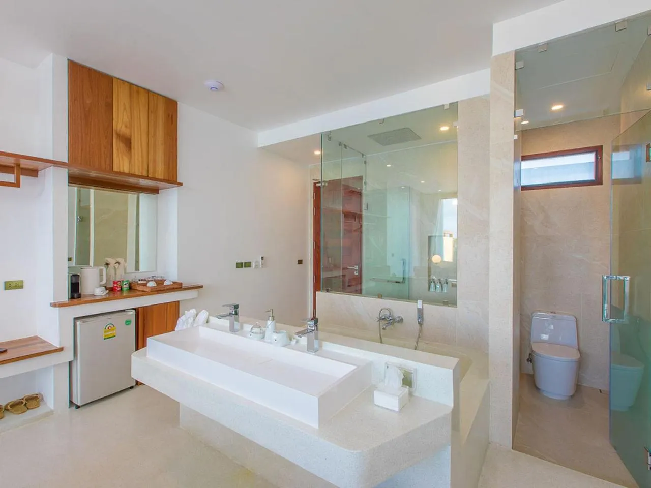 Hot Tub in White Whale Beachfront Pool Villa