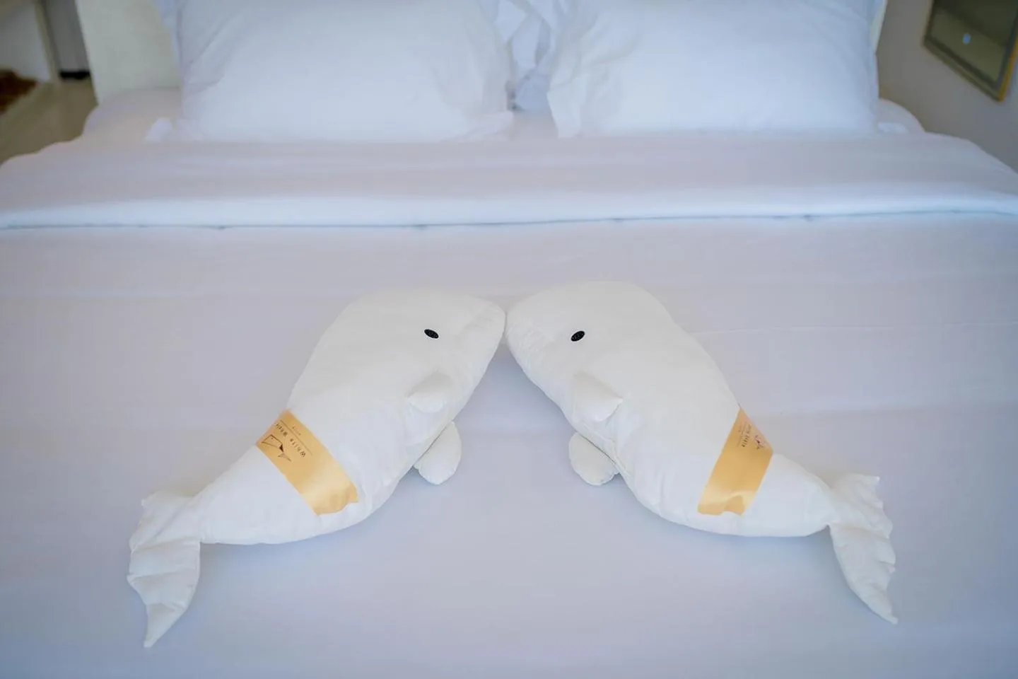 Bed in White Whale Beachfront Pool Villa