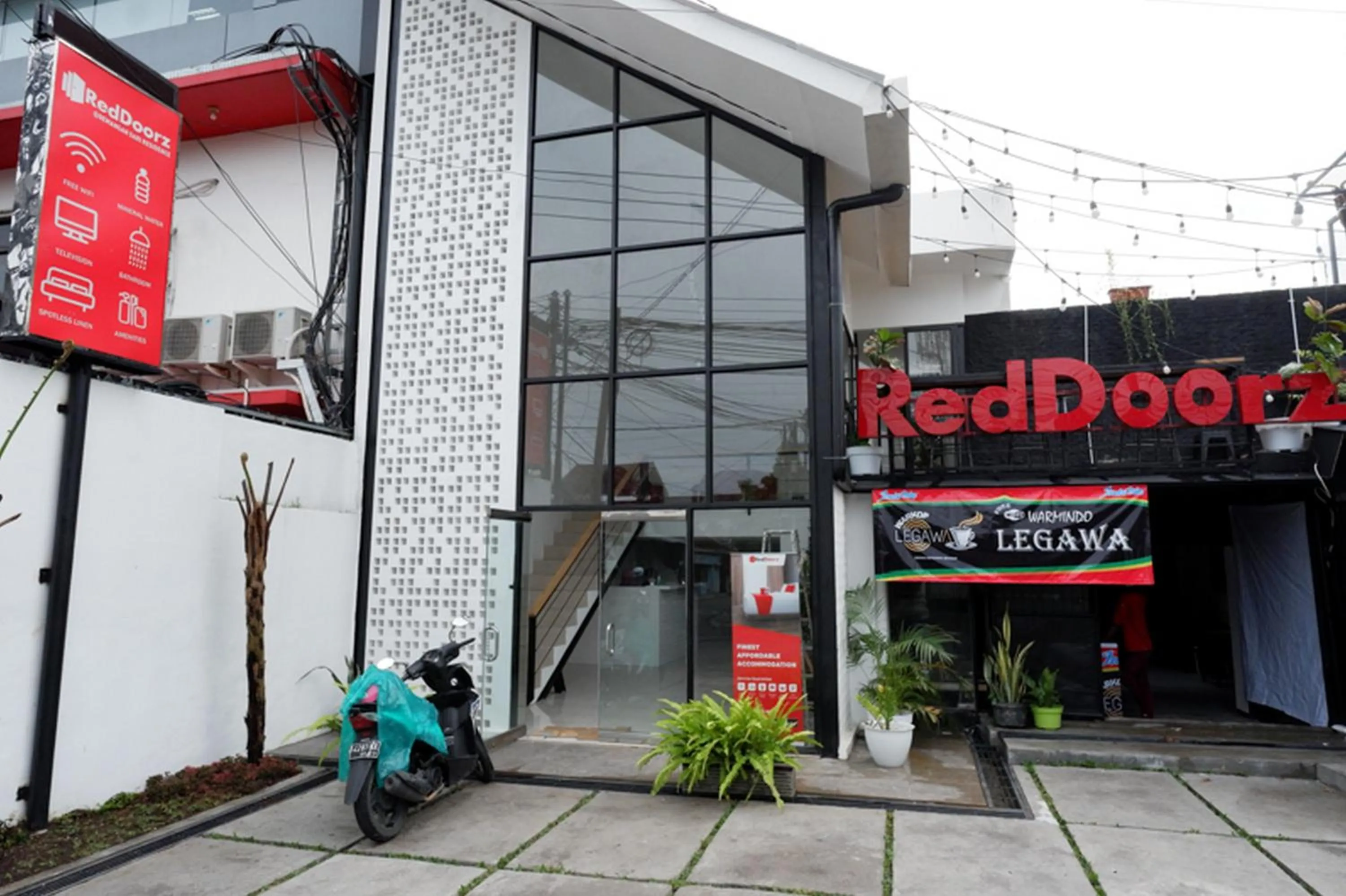 Property building in RedDoorz @ Demangan Sari Residence