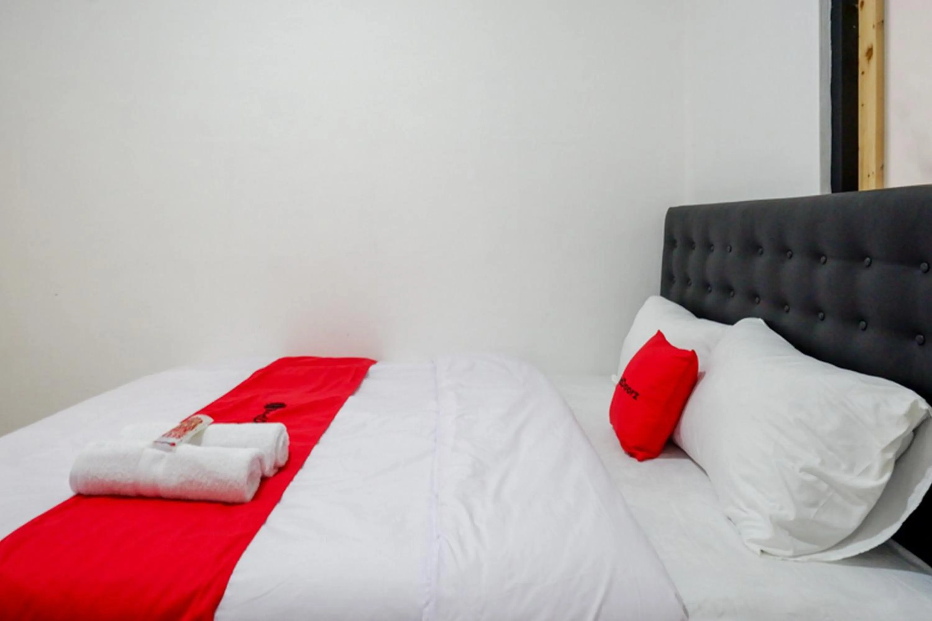 Bedroom in RedDoorz @ Demangan Sari Residence