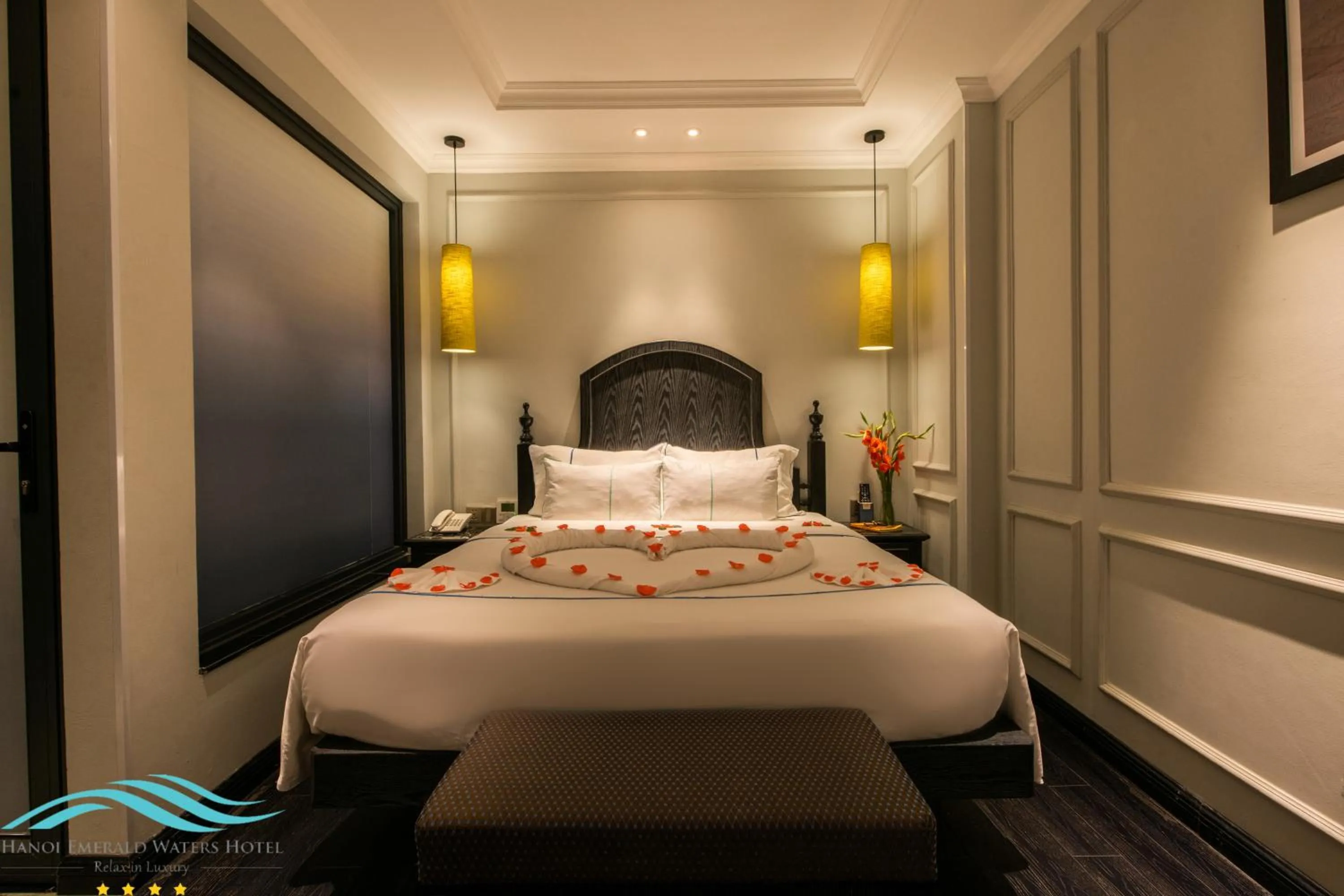 Photo of the whole room, Bed in Hanoi Emerald Waters Hotel Valley