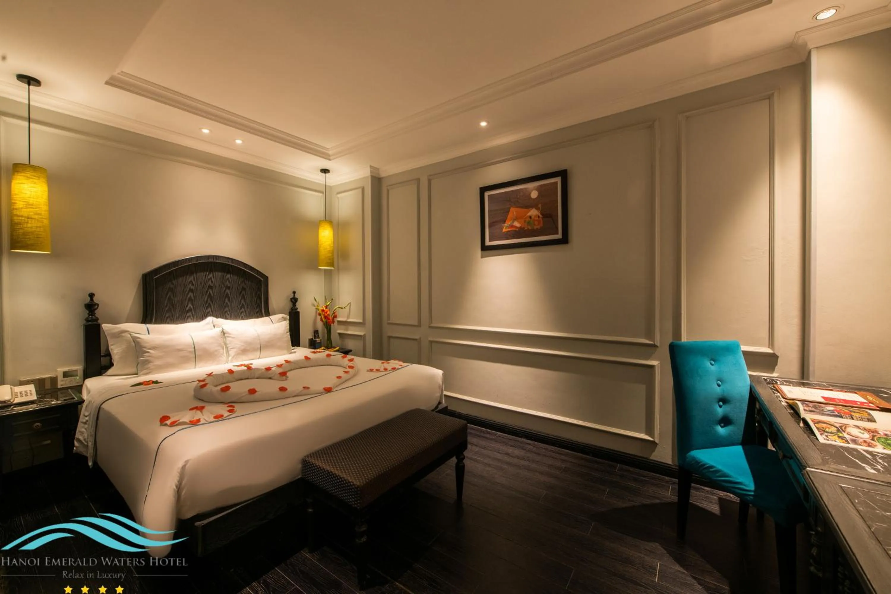 Photo of the whole room, Bed in Hanoi Emerald Waters Hotel Valley