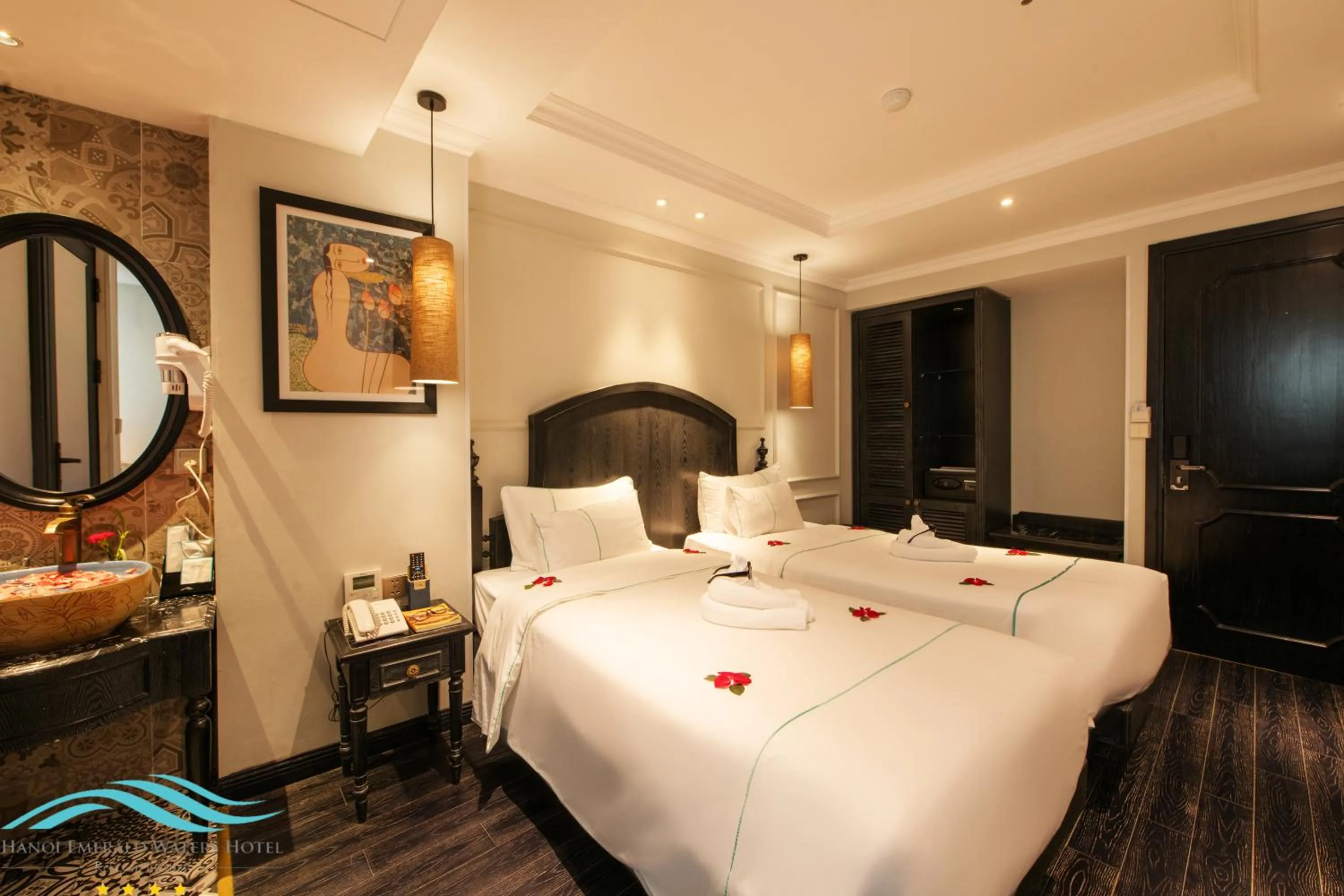 Photo of the whole room, Bed in Hanoi Emerald Waters Hotel Valley