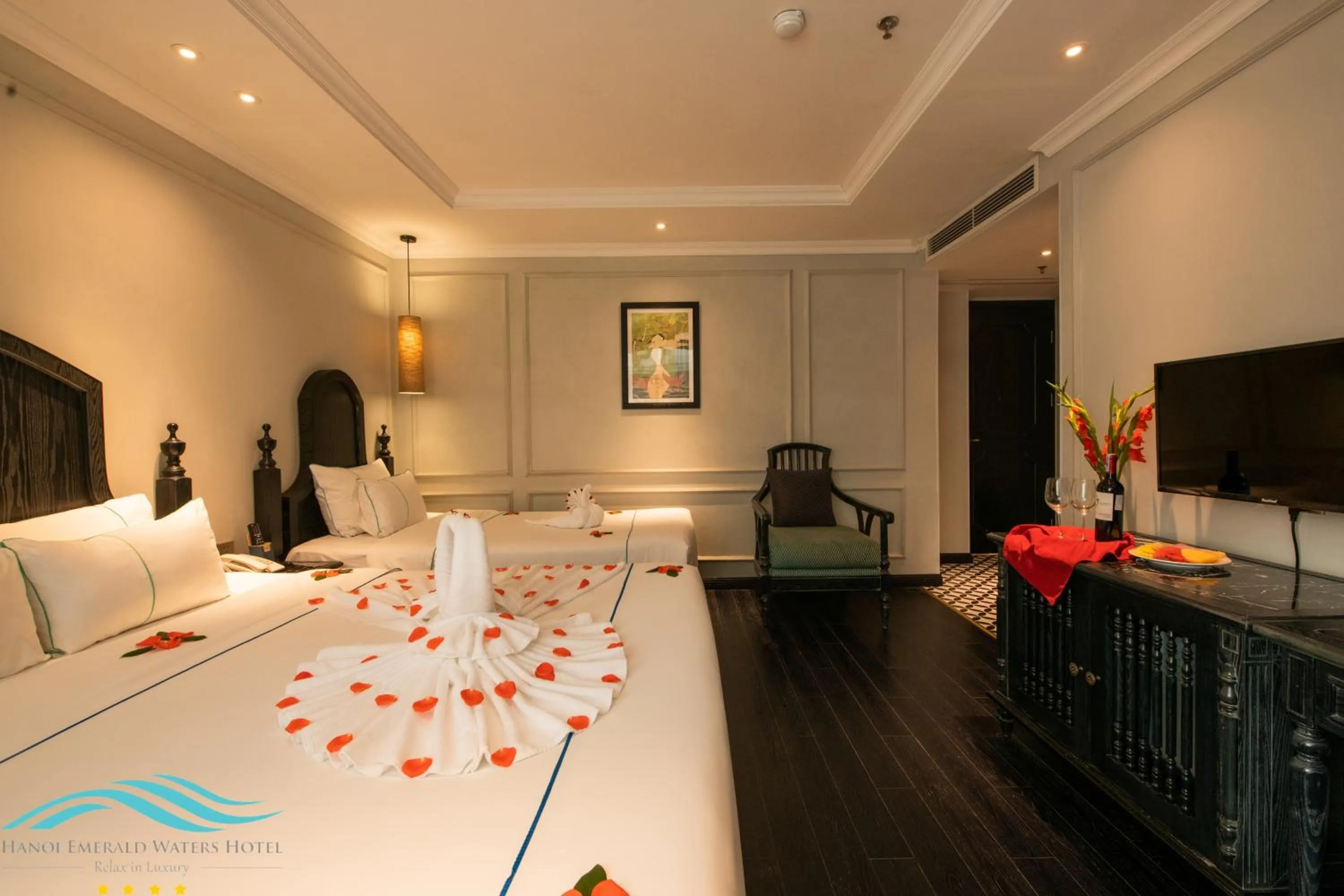 Photo of the whole room, Bed in Hanoi Emerald Waters Hotel Valley