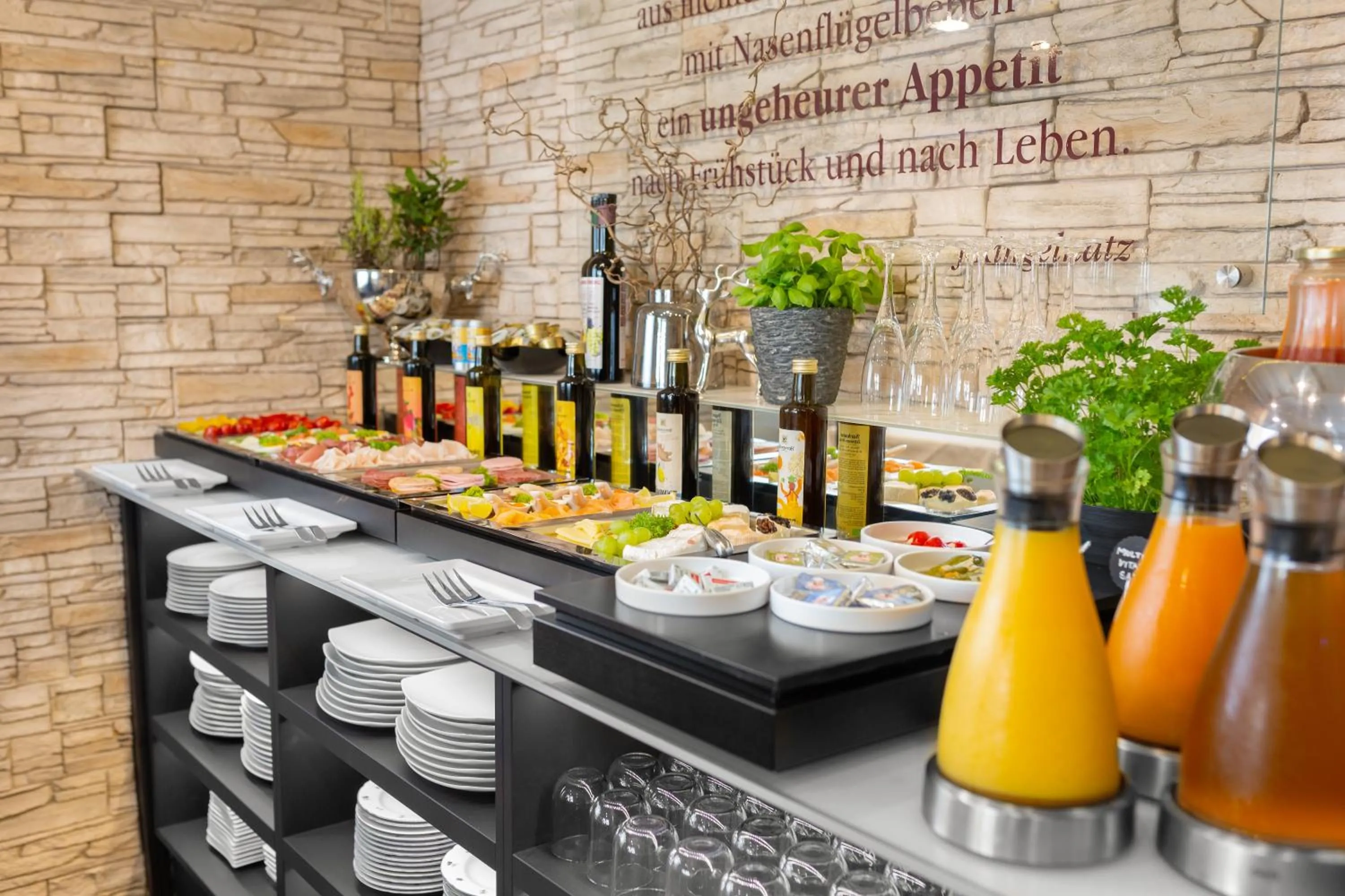 Food and drinks in Boutique Hotel ANYBODY
