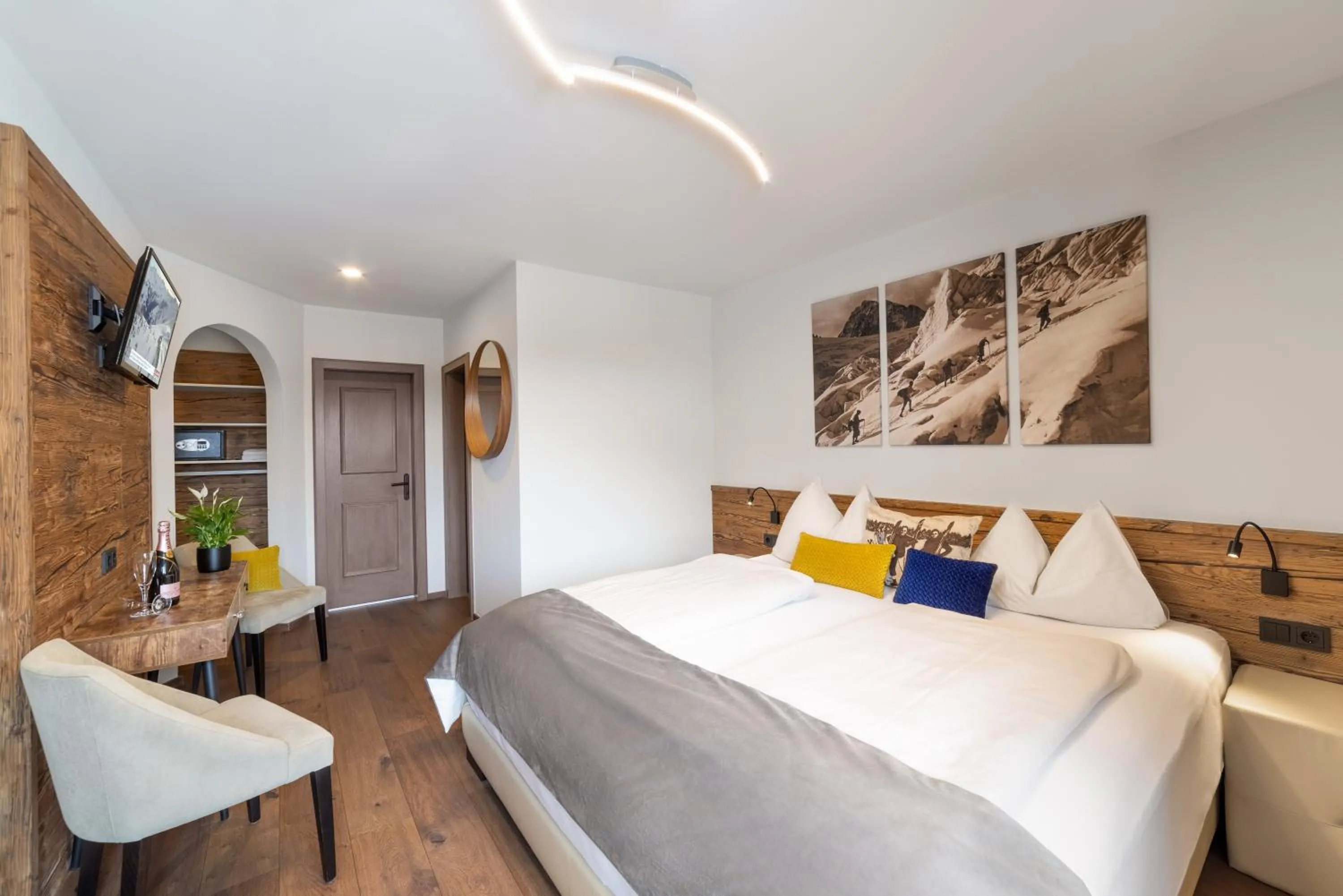 Photo of the whole room, Bed in Boutique Hotel ANYBODY