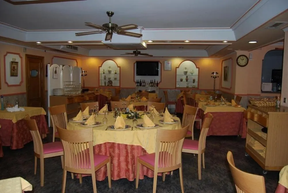 Restaurant/places to eat in Hotel Trajano