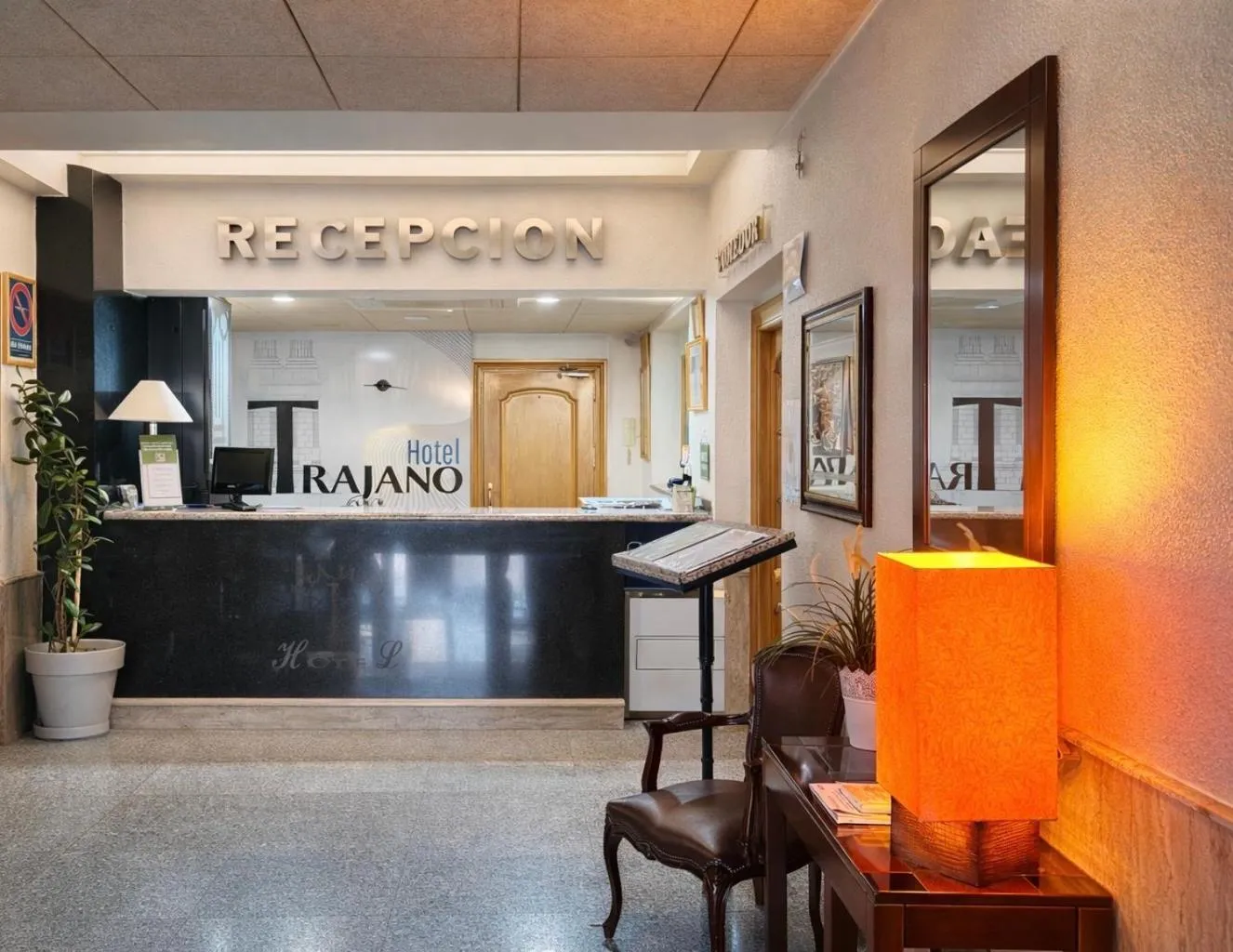Lobby or reception in Hotel Trajano