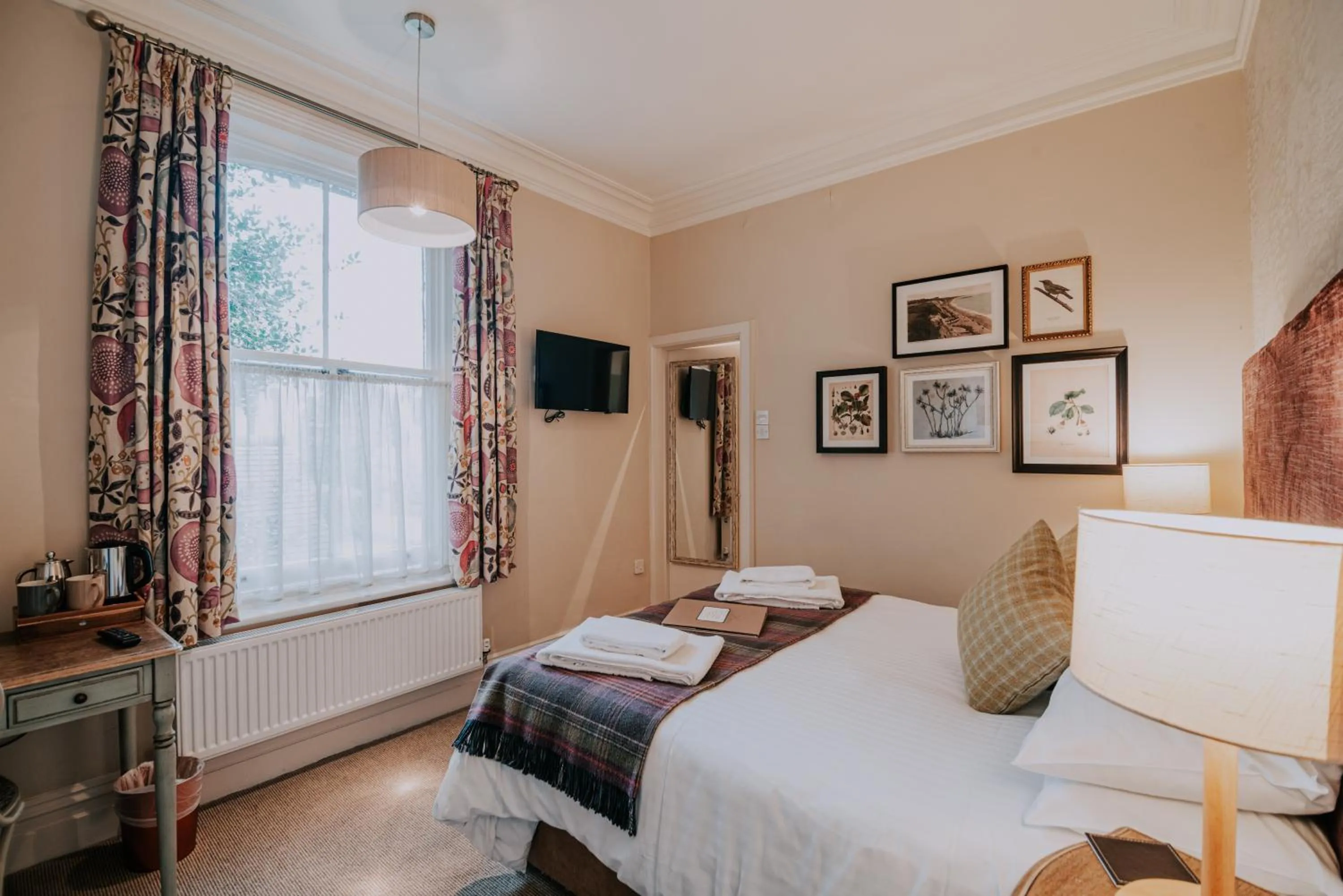 Bed in Inn in the Park