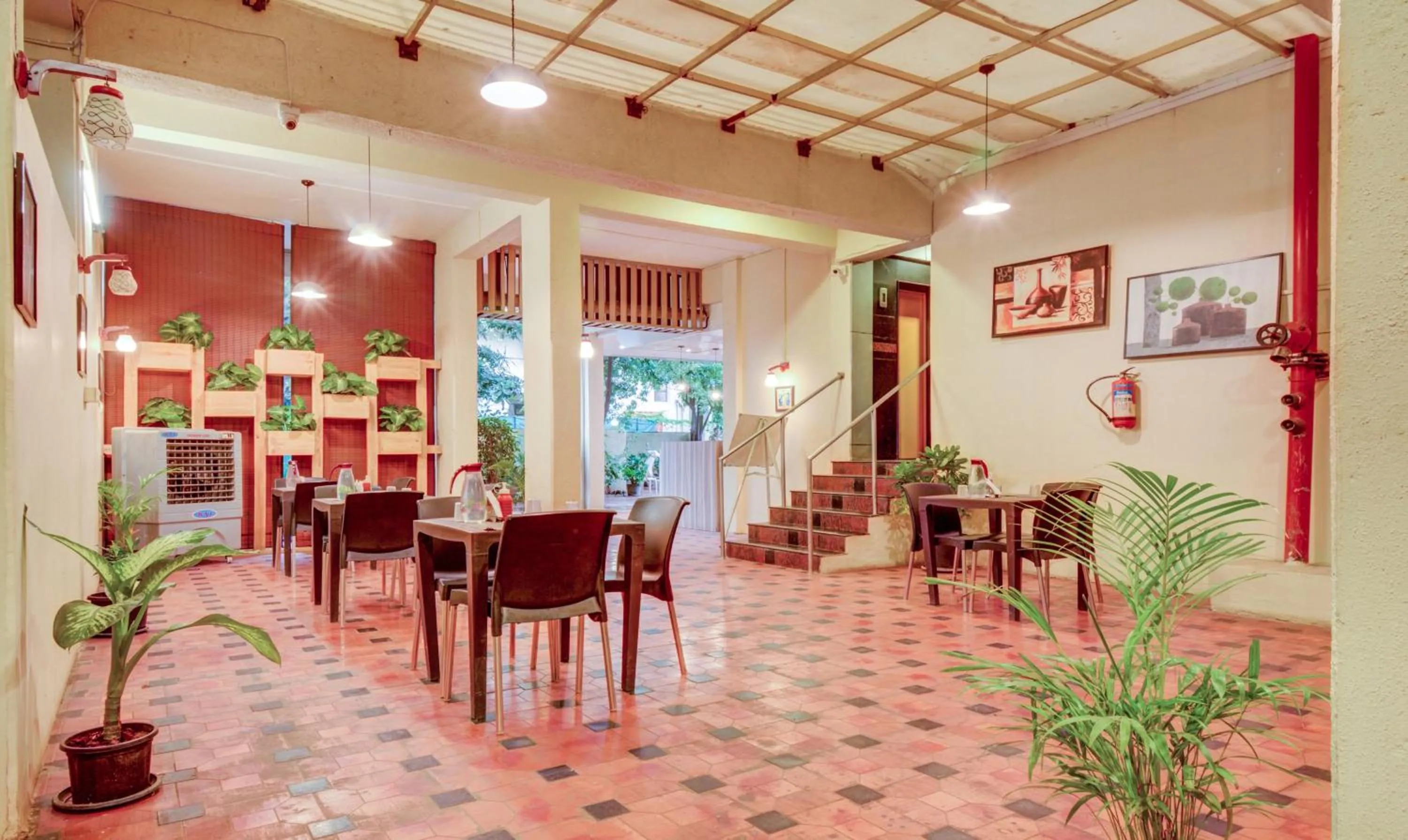 Restaurant/places to eat in Treebo Iris Suites