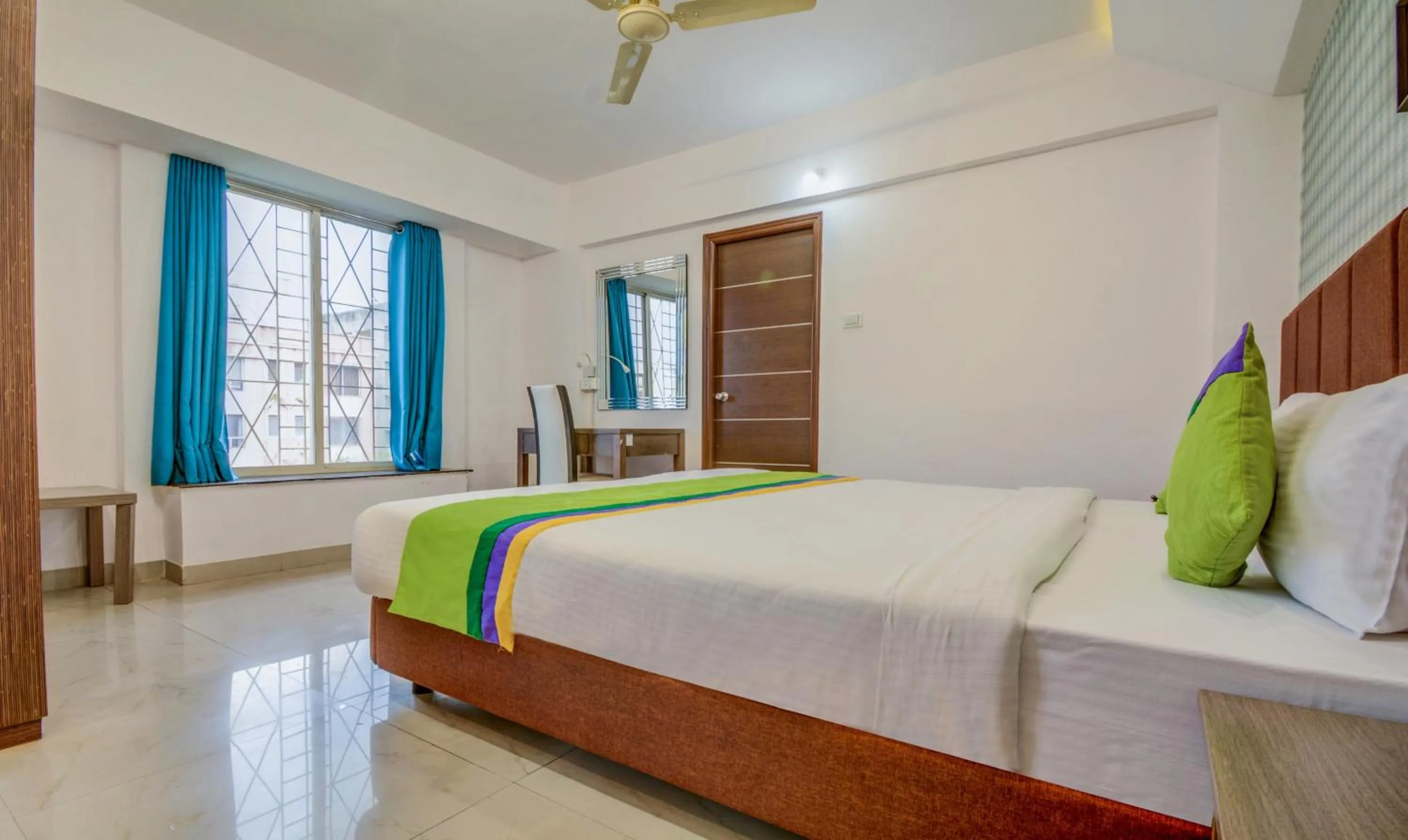 Bedroom, Bed in Treebo Iris Suites