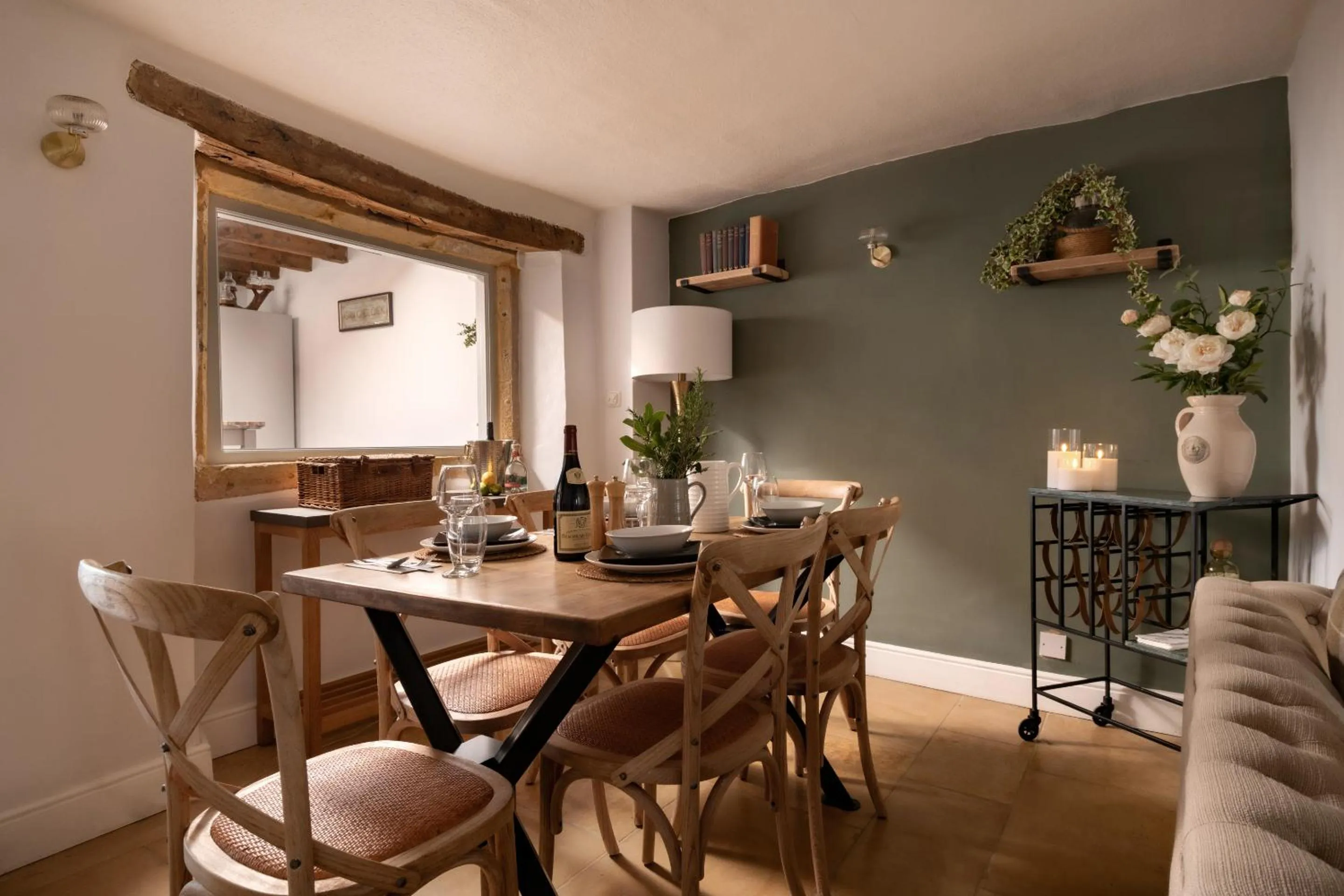 Dining area in Magnolia Cottage-Exclusive Cotswold Package