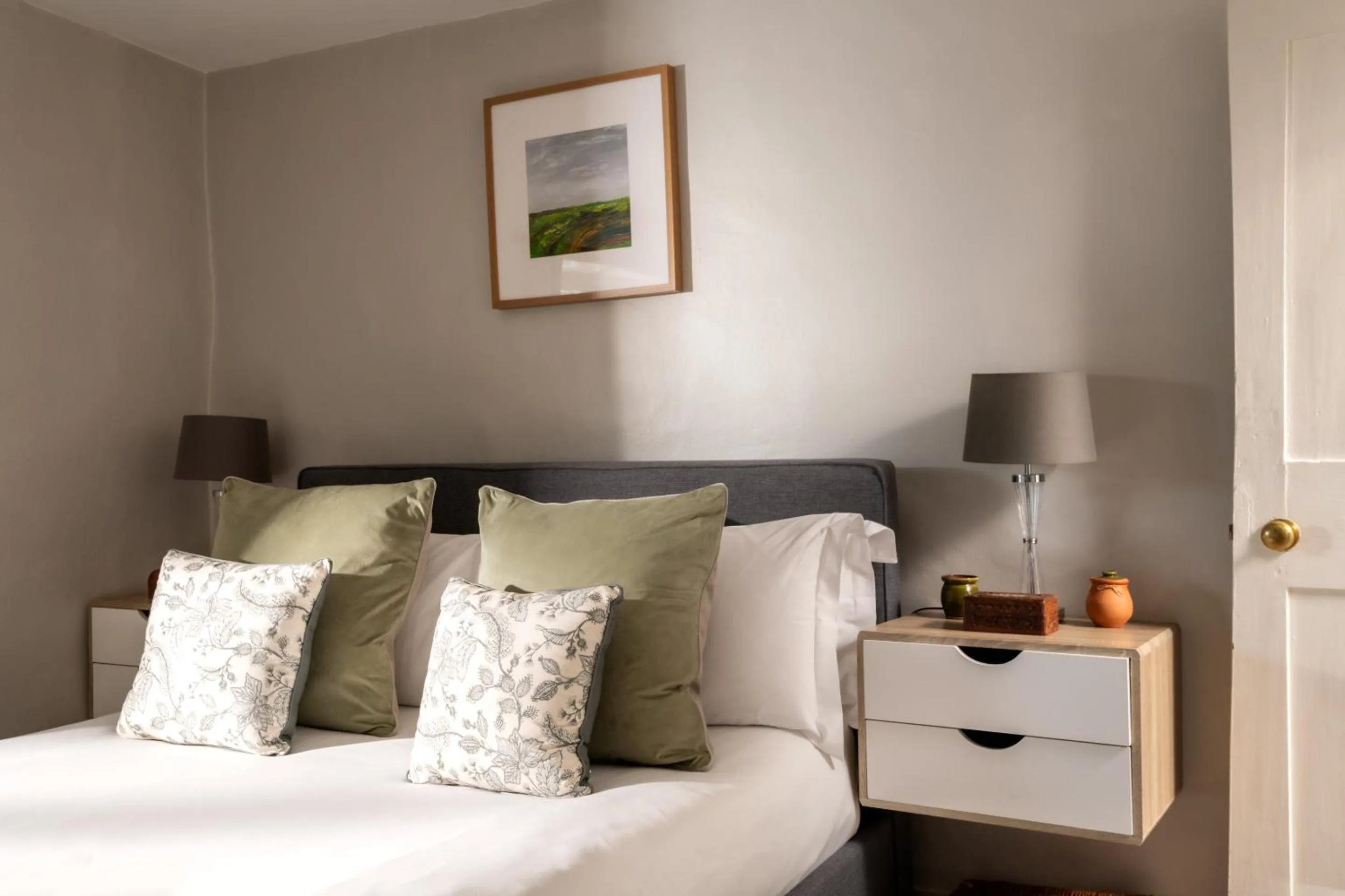 Bedroom, Bed in Magnolia Cottage-Exclusive Cotswold Package