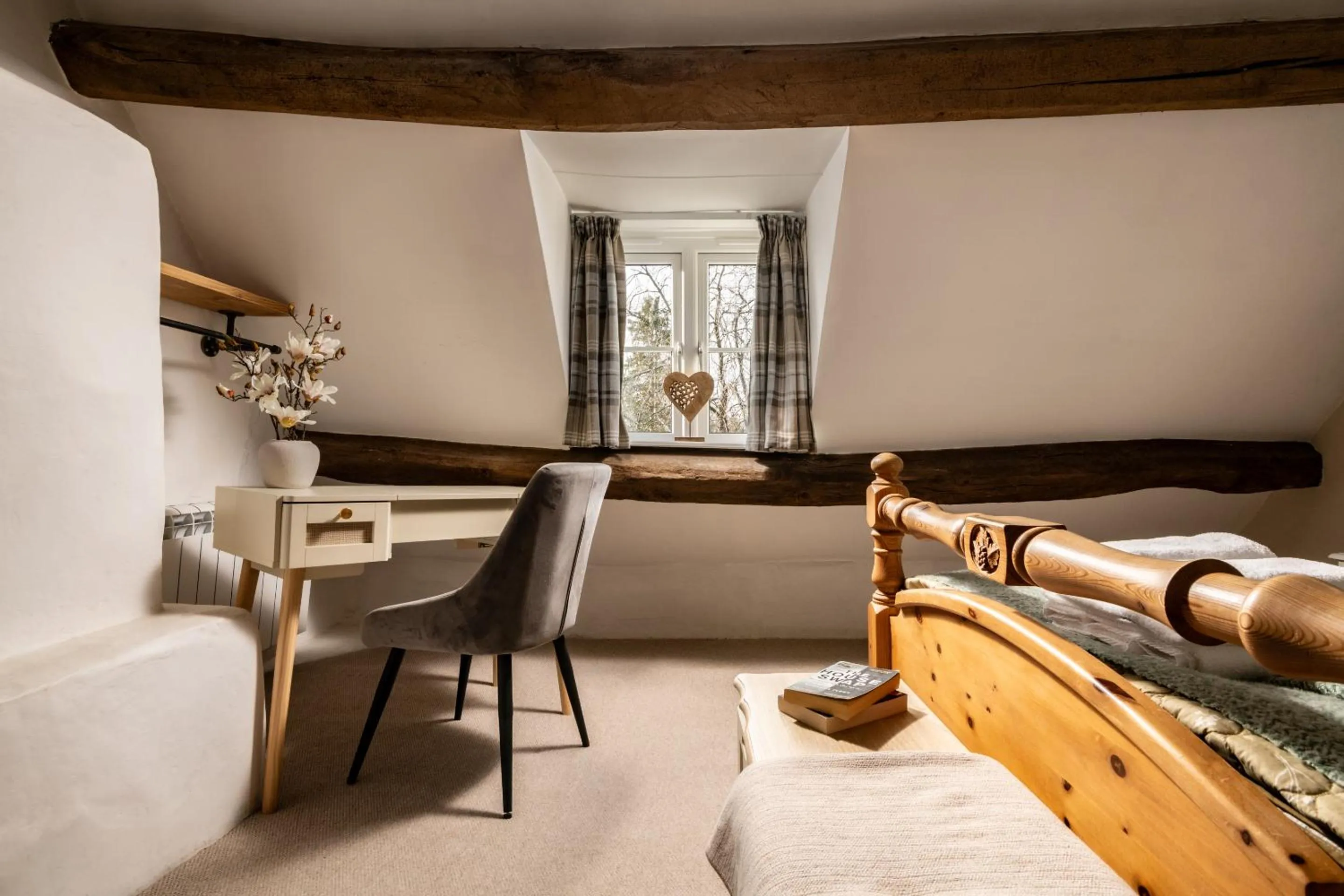 Bedroom in Magnolia Cottage-Exclusive Cotswold Package