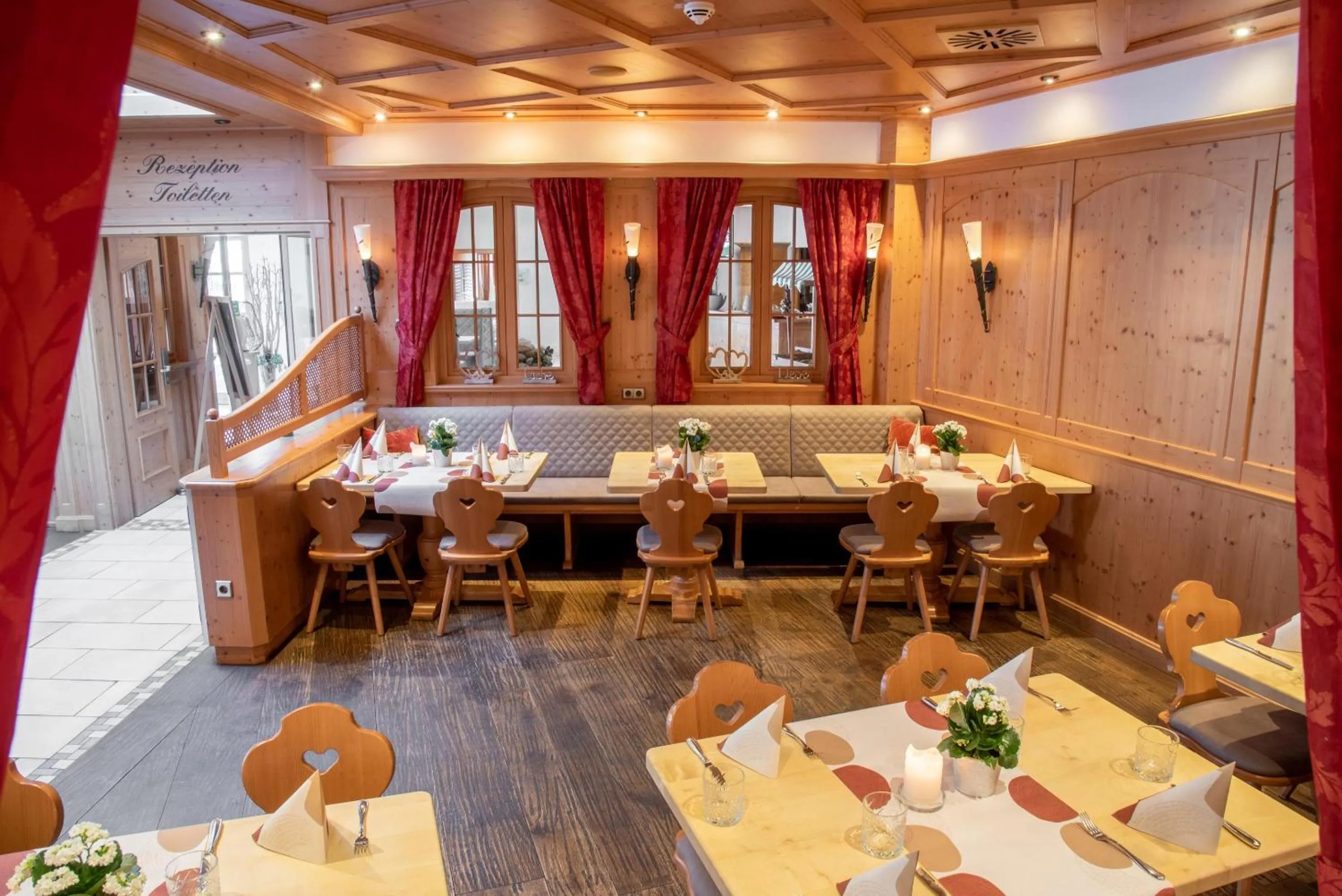 Restaurant/places to eat in Hotel & Restaurant Post